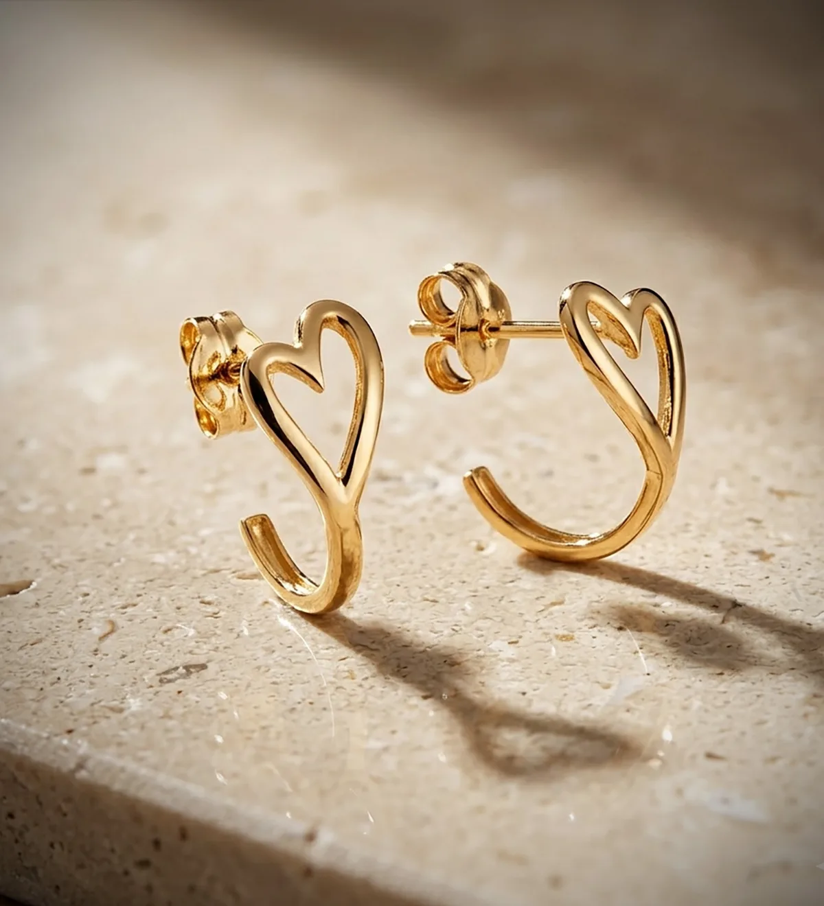 18K PENDIENTES ORO AMARILLO MEDIO ARO CORAZON CALADO EN BRILLO. MEDIDA: 13 X 6,5 MM. CIERRE PRESION C. AMOR — vista 3