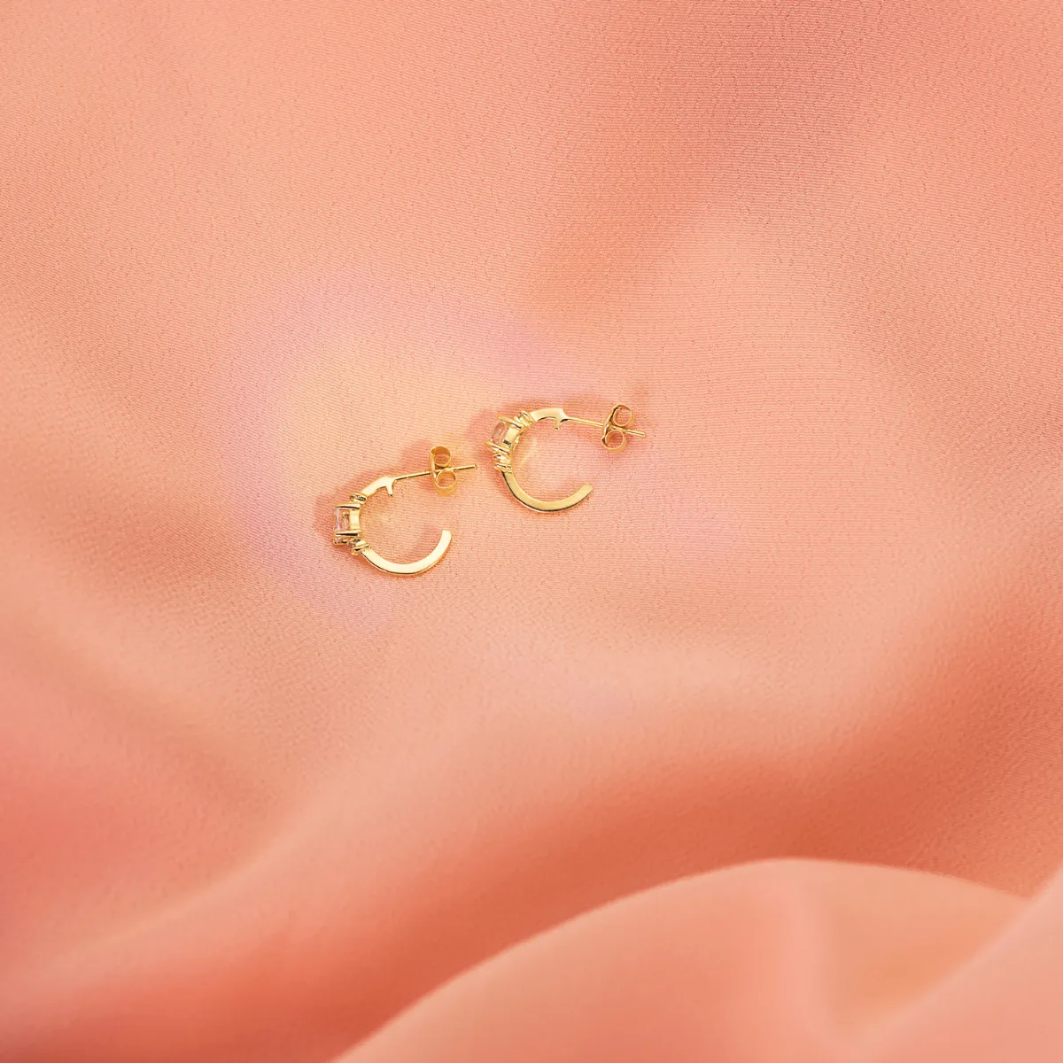 18K PENDIENTES ORO AMARILLO MEDIO ARO LISO CON CIRCONITA 12X3 MM CIERRE PRESION. — vista 2