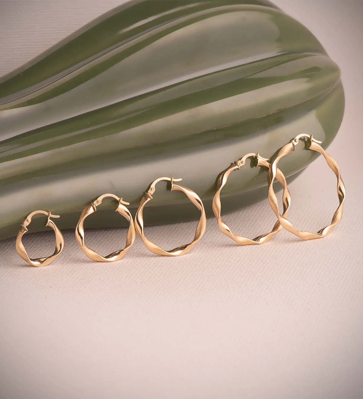 18K AROS ORO AMARILLO HUECOS RETORCIDOS MATE Y BRILLO 34 MM. GROSOR: 3 MM — vista 3