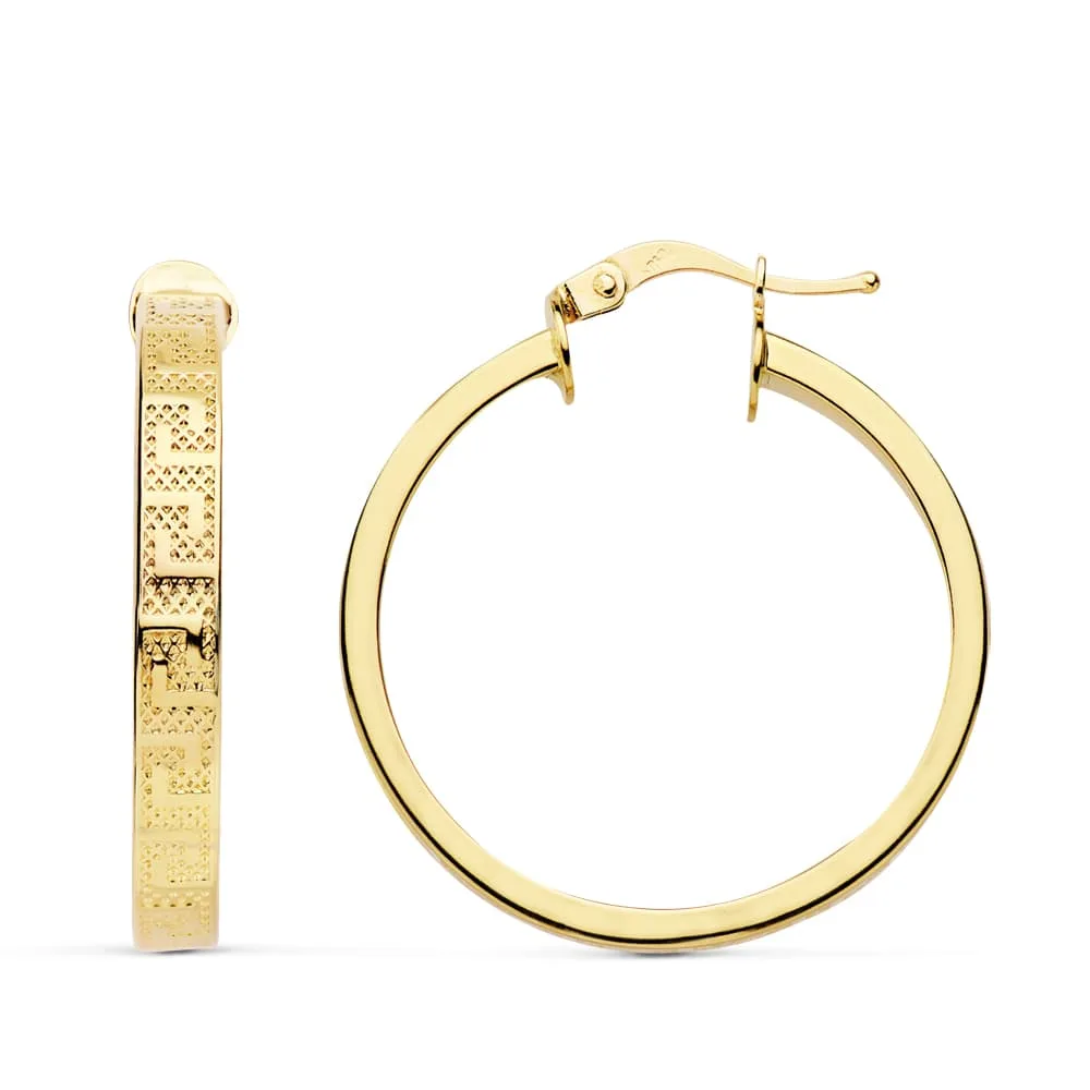 18K AROS ORO AMARILLO HUECOS CON GRECA. MEDIDA: 28X4 MM. GROSOR: 1,5 MM