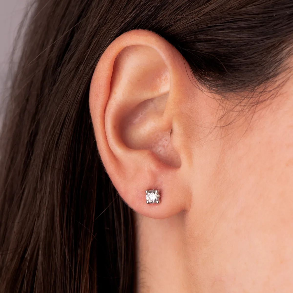 18K PENDIENTES ORO BLANCO CIRCONITA 4MM CON 4 GARRAS. ANCHO: 4,5 MM. CIERRE TUERCA — vista 2