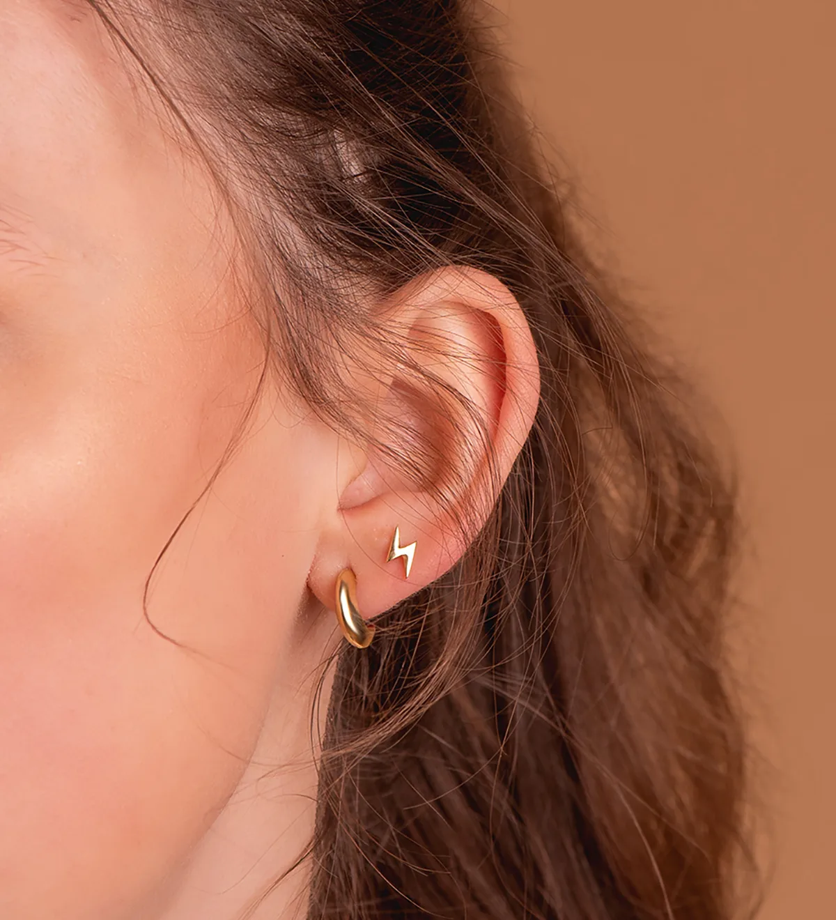 18K PENDIENTES ORO AMARILLO RAYO EN BRILLO. MEDIDA: 8X4 MM. CIERRE TUERCA — vista 2