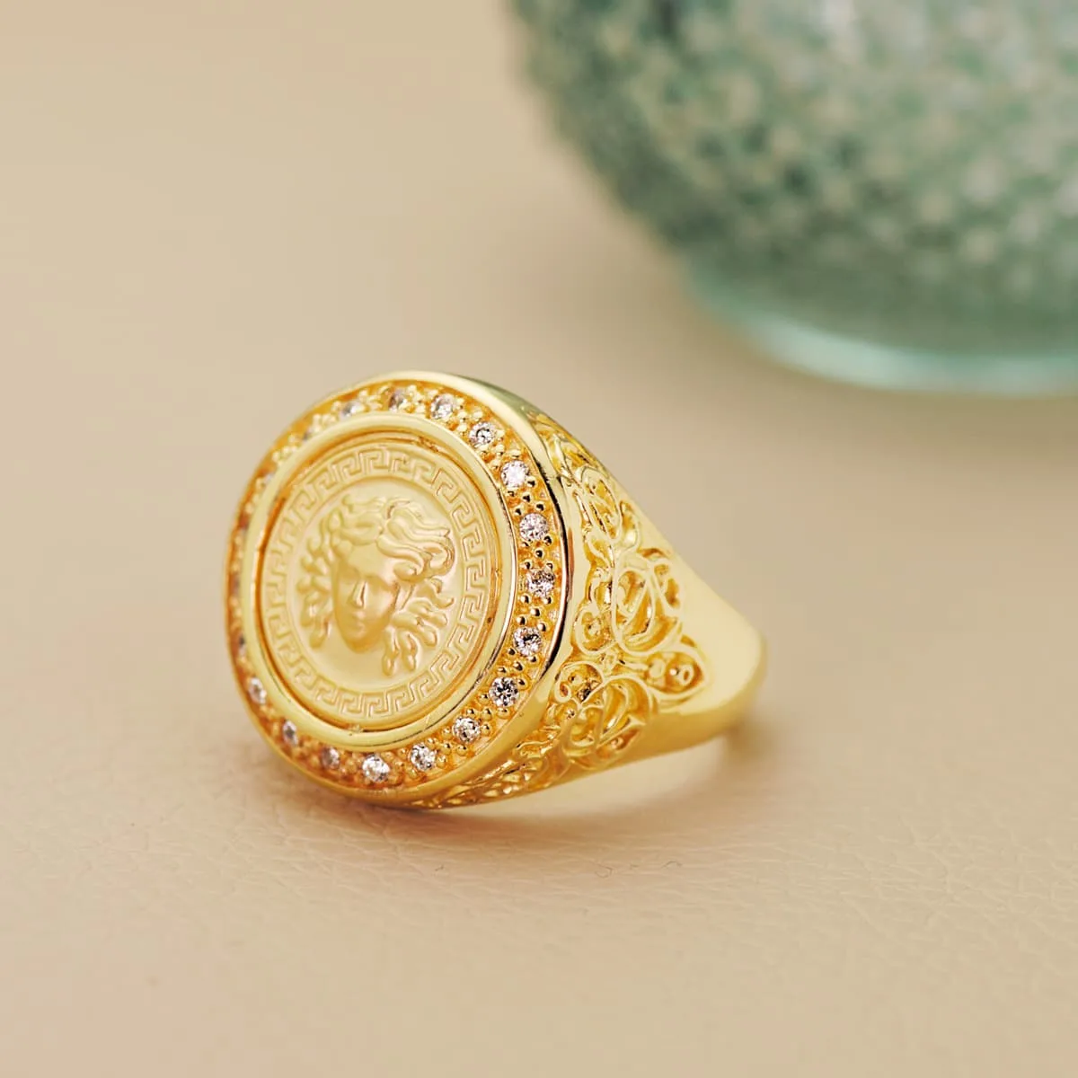 18K SELLO ORO AMARILLO MEDUSA VERSACE MATE 15 MM CON CIRCONITA ANCHO 21 MM — vista 3