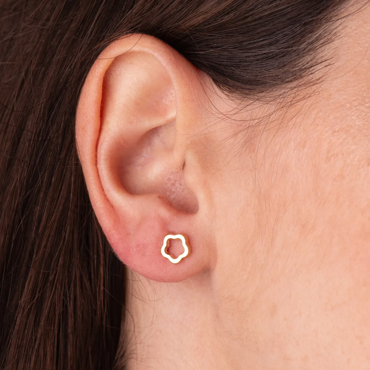 18K PENDIENTES ORO AMARILLO FLOR BRILLO CALADA 7 X 7 MM. CIERRE TUERCA — vista 2