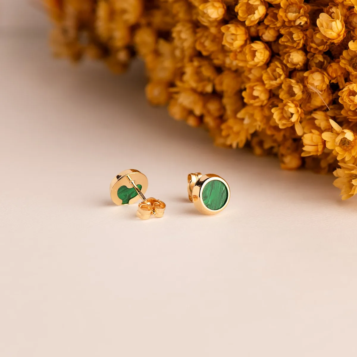 18K PENDIENTES ORO AMARILLO REDONDOS CON MALAQUITA 7 MM. CIERRE PRESION — vista 2