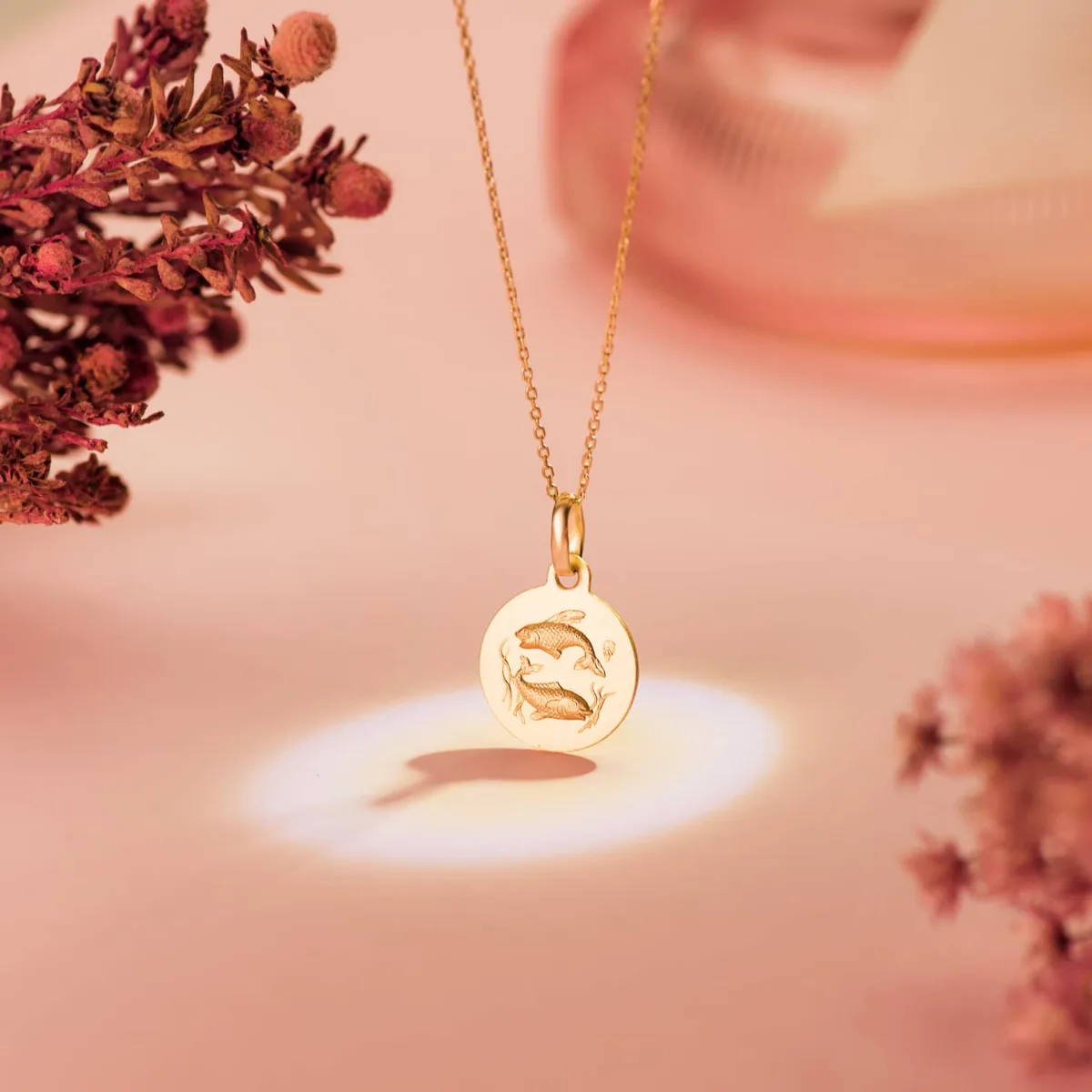 18K MEDALLA ORO AMARILLO HOROSCOPO ORO AMARILLO ORO AMARILLO PISCIS MATIZADA 13 MM — vista 2