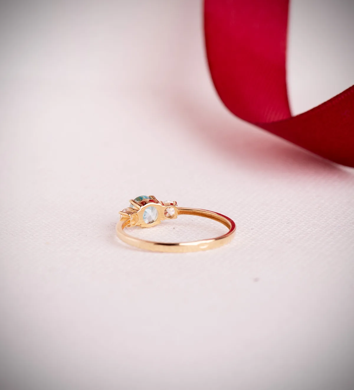 18K SORTIJA ORO AMARILLO AGUAMARINA ICE Y CIRCONITAS EN GARRAS. ANCHO: 5 MM — vista 3