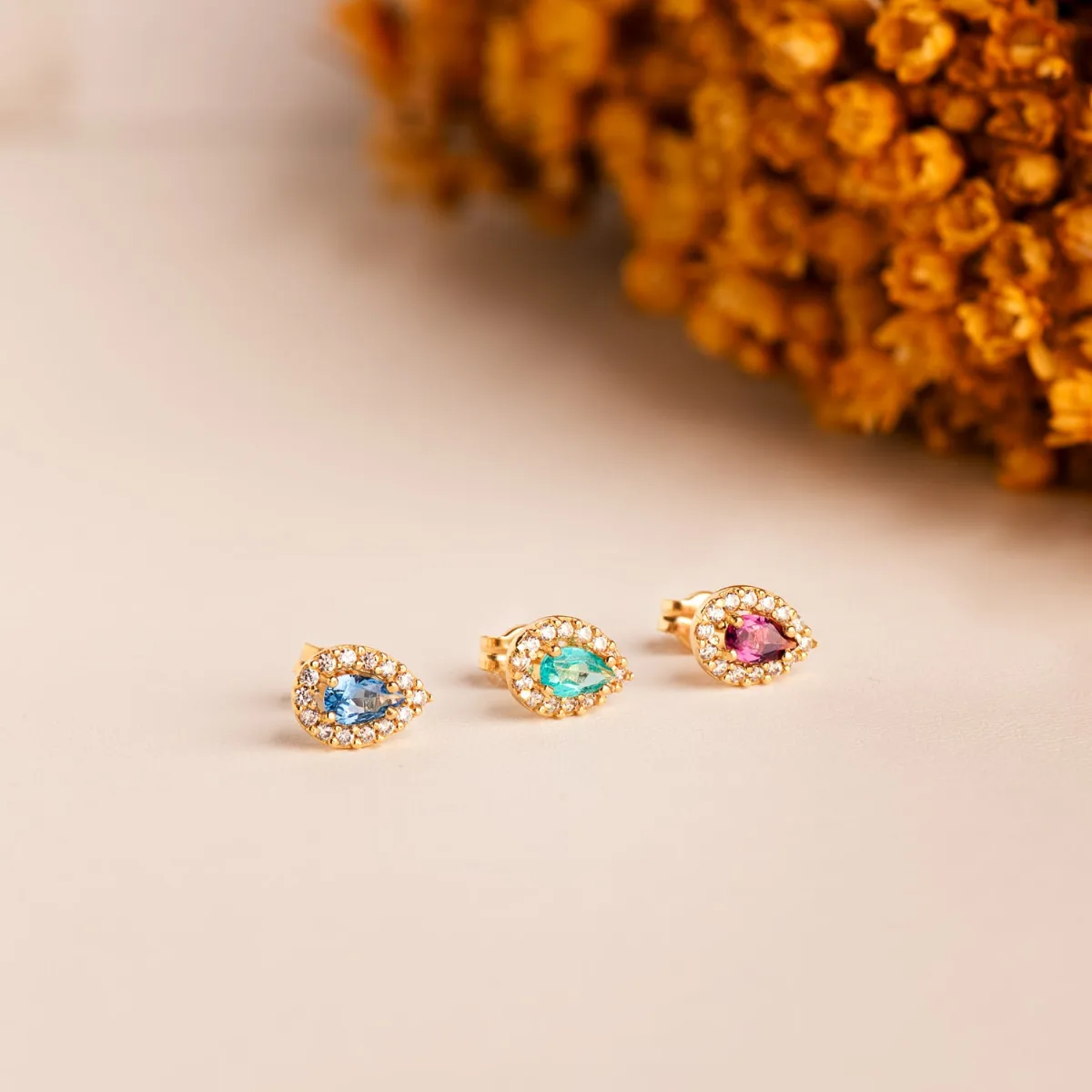 18K PENDIENTES ORO AMARILLO PIEDRA GOTA AZUL Y CIRCONITAS. 8,5 X 6 MM. CIERRE PRESION — vista 3