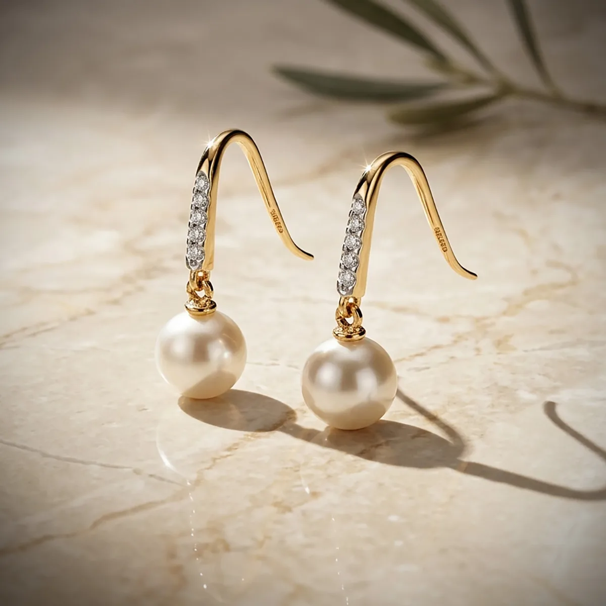 18K PENDIENTES ORO BICOLOR MEDIO ARO CON CIRCONITAS Y PERLA 6 MM. MEDIDA: 17 X 6 MM. CIERRE GANCHO — vista 2