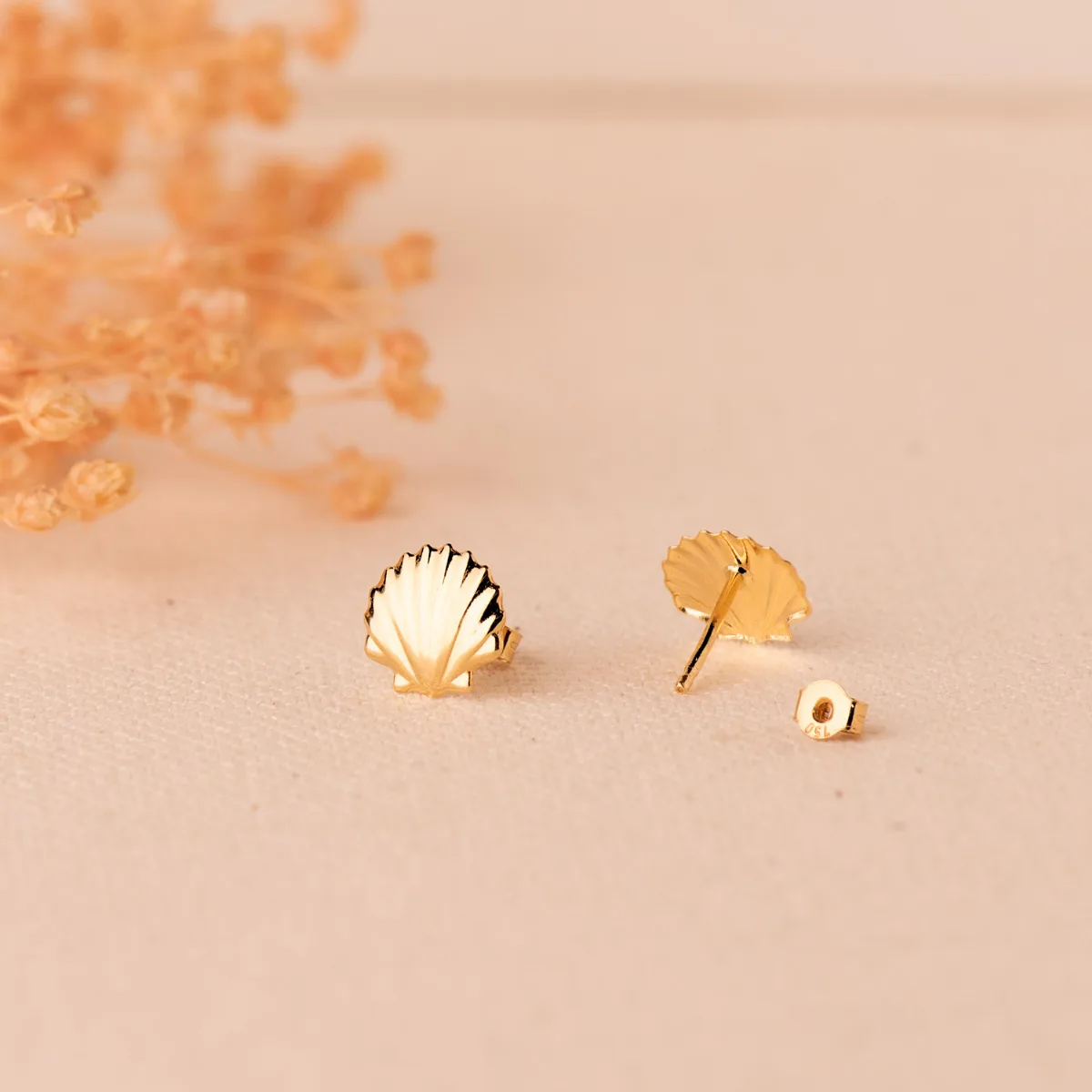 9K PENDIENTES ORO AMARILLO CONCHA BRILLO  8 X 8 MM. CIERRE PRESION — vista 2