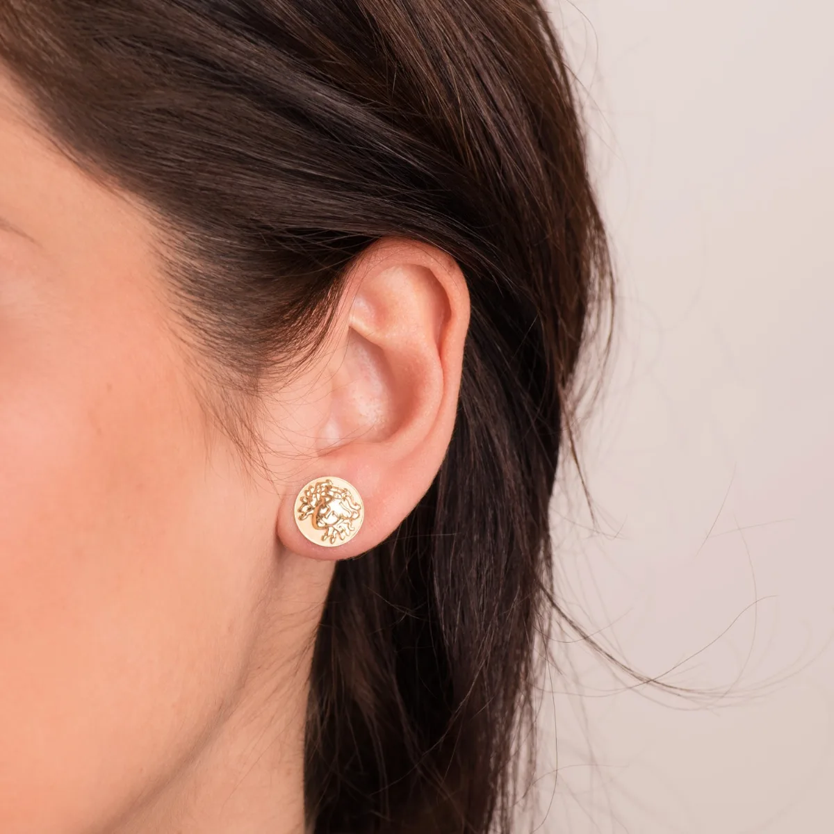 18K PENDIENTES ORO AMARILLO REDONDOS CON MEDUSA 12 MM BRILLO Y MATE PRESION — vista 3