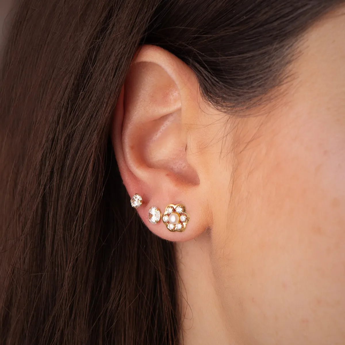 18K PENDIENTES ORO AMARILLO FLOR CON PERLAS 3MM Y CIRCONITAS 8,5 MM. CIERRE PRESION — vista 2