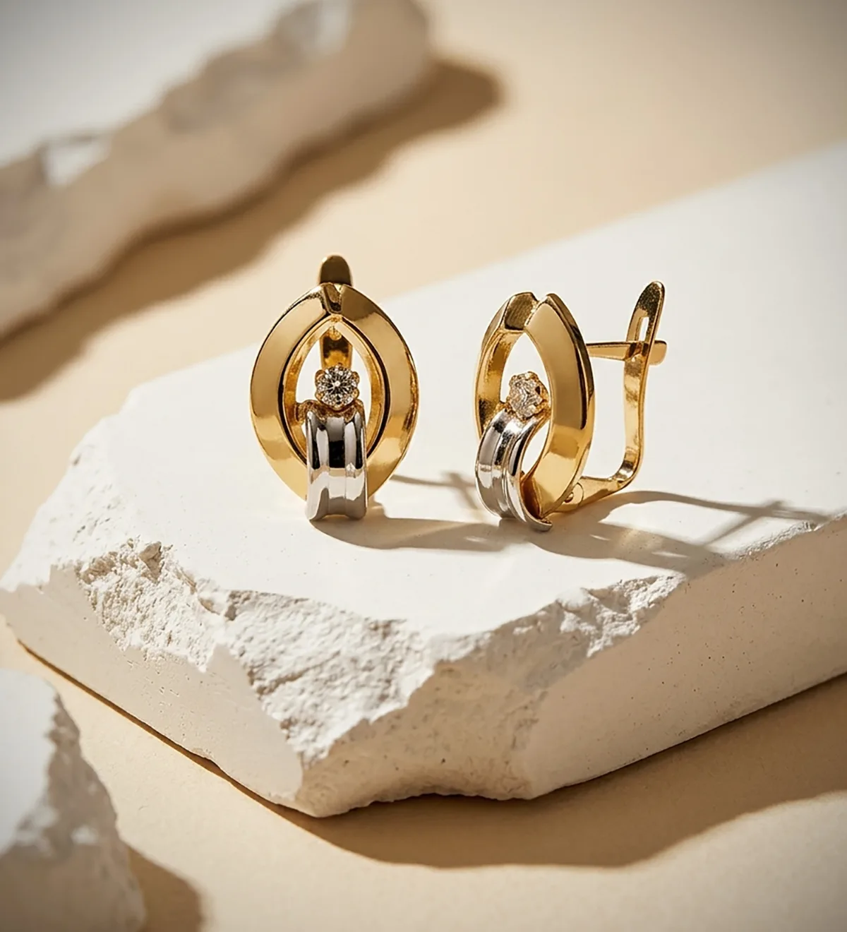18K PENDIENTES ORO BICOLOR BANDAS Y CIRCONITA 14X10 MM CIERRE CATALÁN — vista 2
