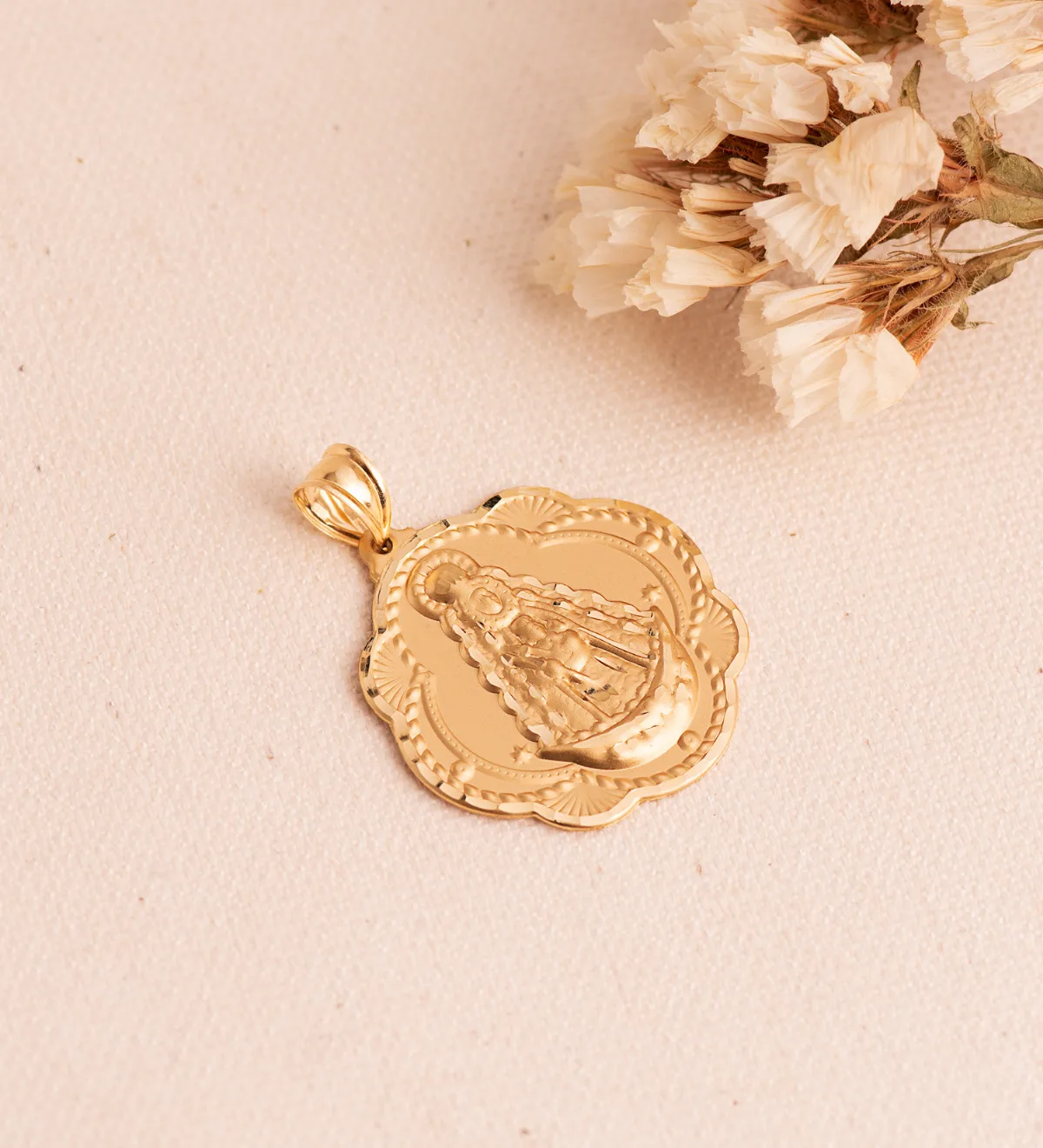18K MEDALLA ORO AMARILLO VIRGEN DEL ROCIO PANDERETA 26X24 MM — vista 2