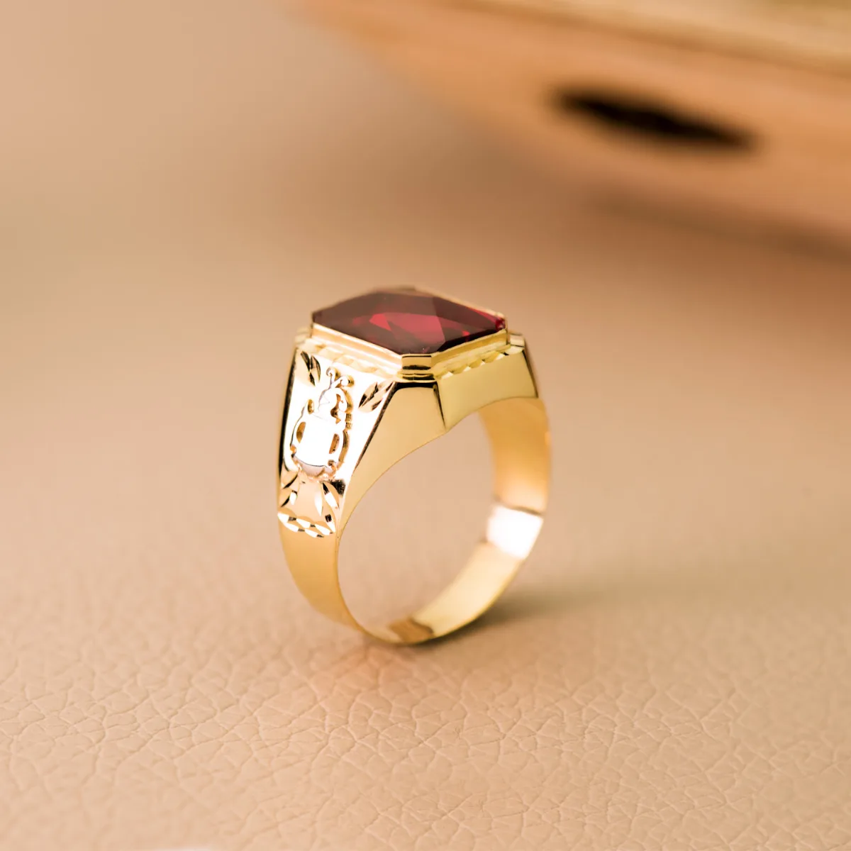 18K SELLO ORO AMARILLO CABALLERO RUBI SPINEL — vista 2