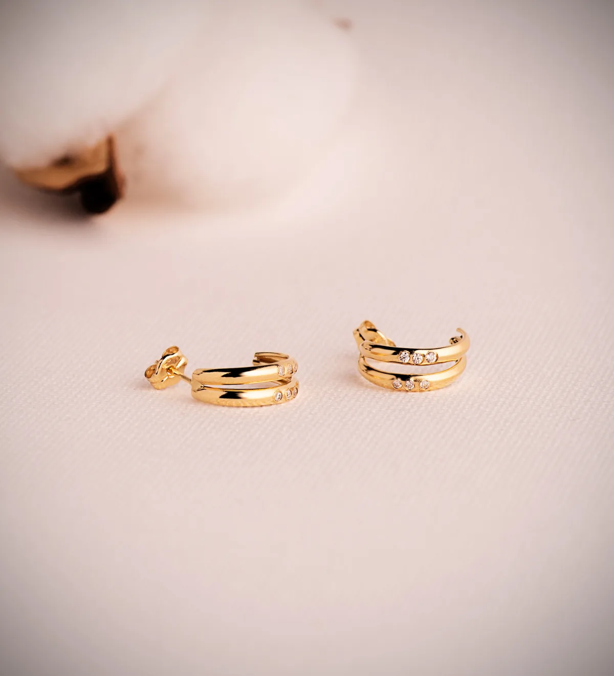 18K PENDIENTES ORO AMARILLO DOBLE ARO BANDAS CON CIRCONITAS, MEDIDA: 13 X 4,5 MM. CIERRE PRESION — vista 2