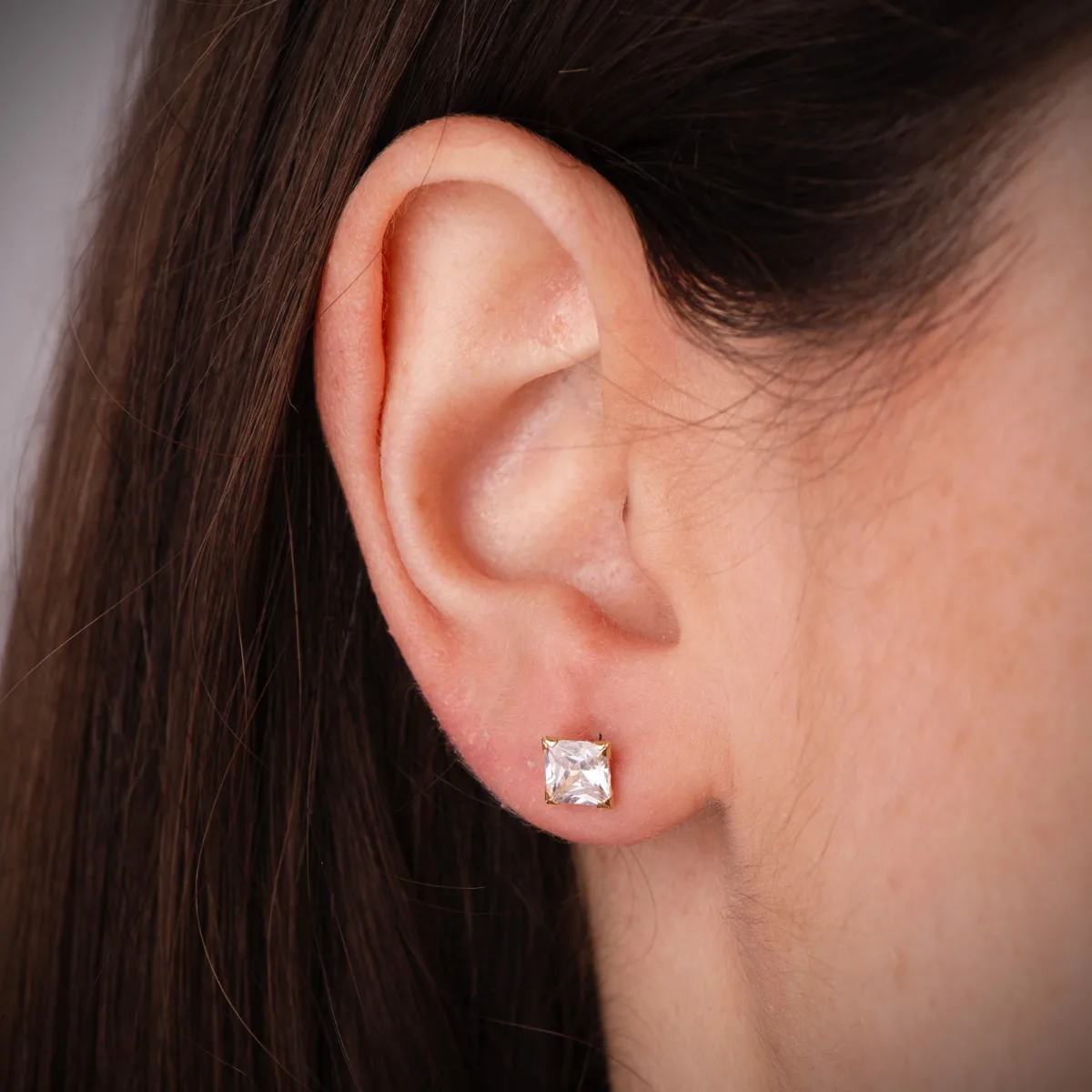 18K PENDIENTES ORO AMARILLO CIRCONITA CUADRADA CON 4 GARRAS. ANCHO: 5MM. CIERRE TUERCA — vista 2