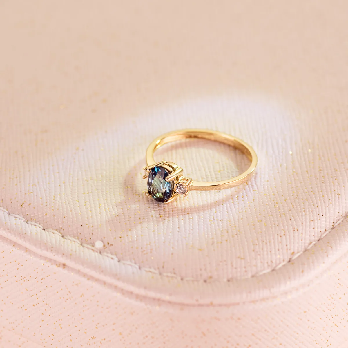 18K SORTIJA ORO AMARILLO PIEDRA AZUL BLUE LONDON 7 X 5MM Y CIRCONITA LATERALES — vista 2