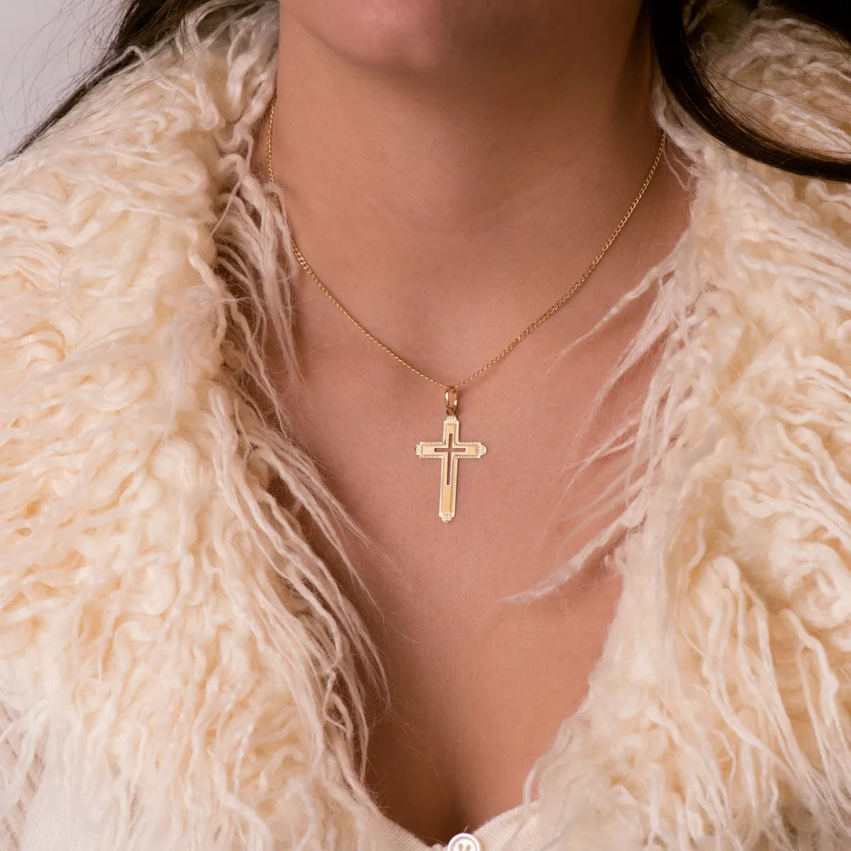 18K CRUZ ORO AMARILLO SIN CRISTO TALLADA Y MATIZADA 35X22 MM — vista 2