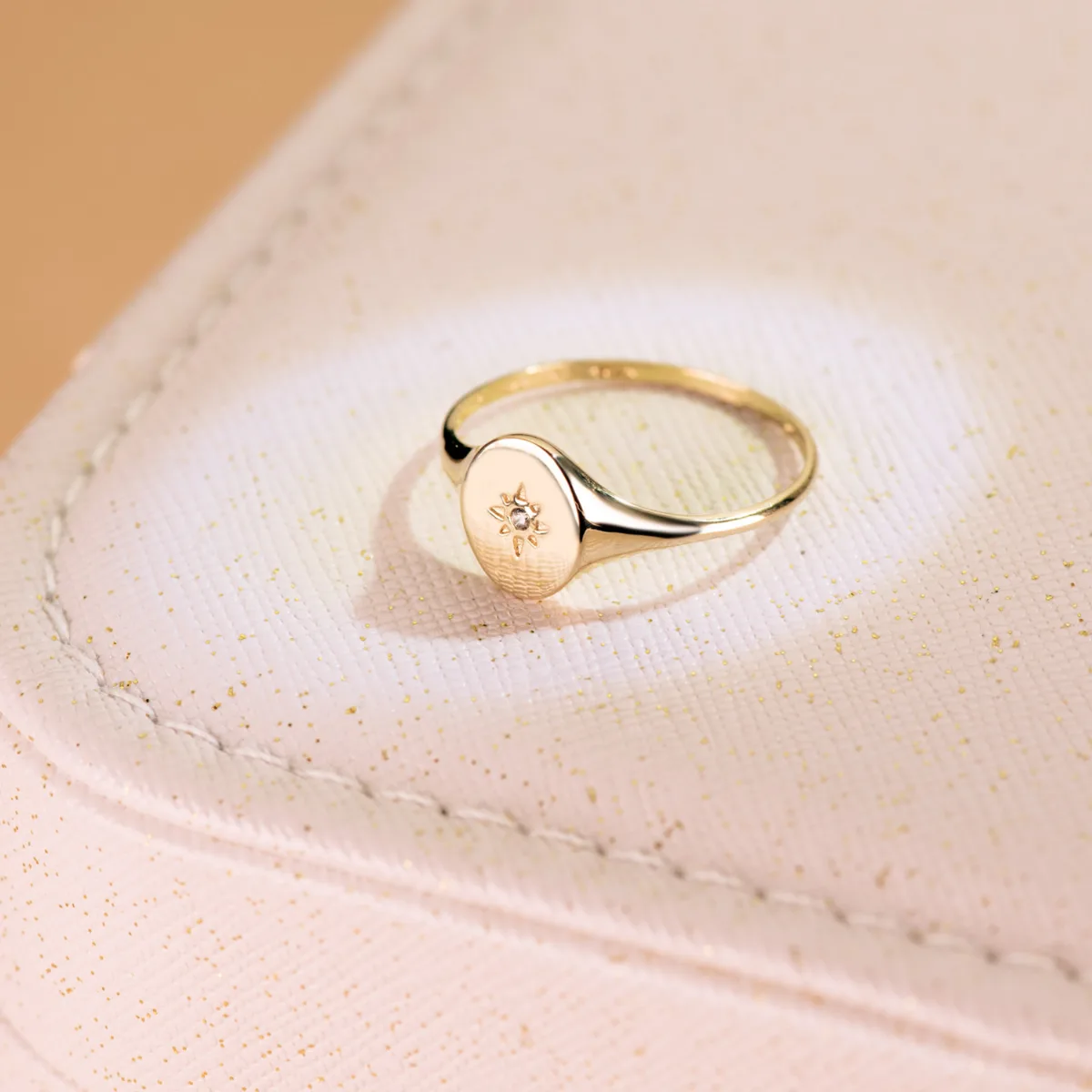 18K SELLO ORO AMARILLO MUJER CABEZA OVAL CON CIRCONITA 9X8 MM — vista 2