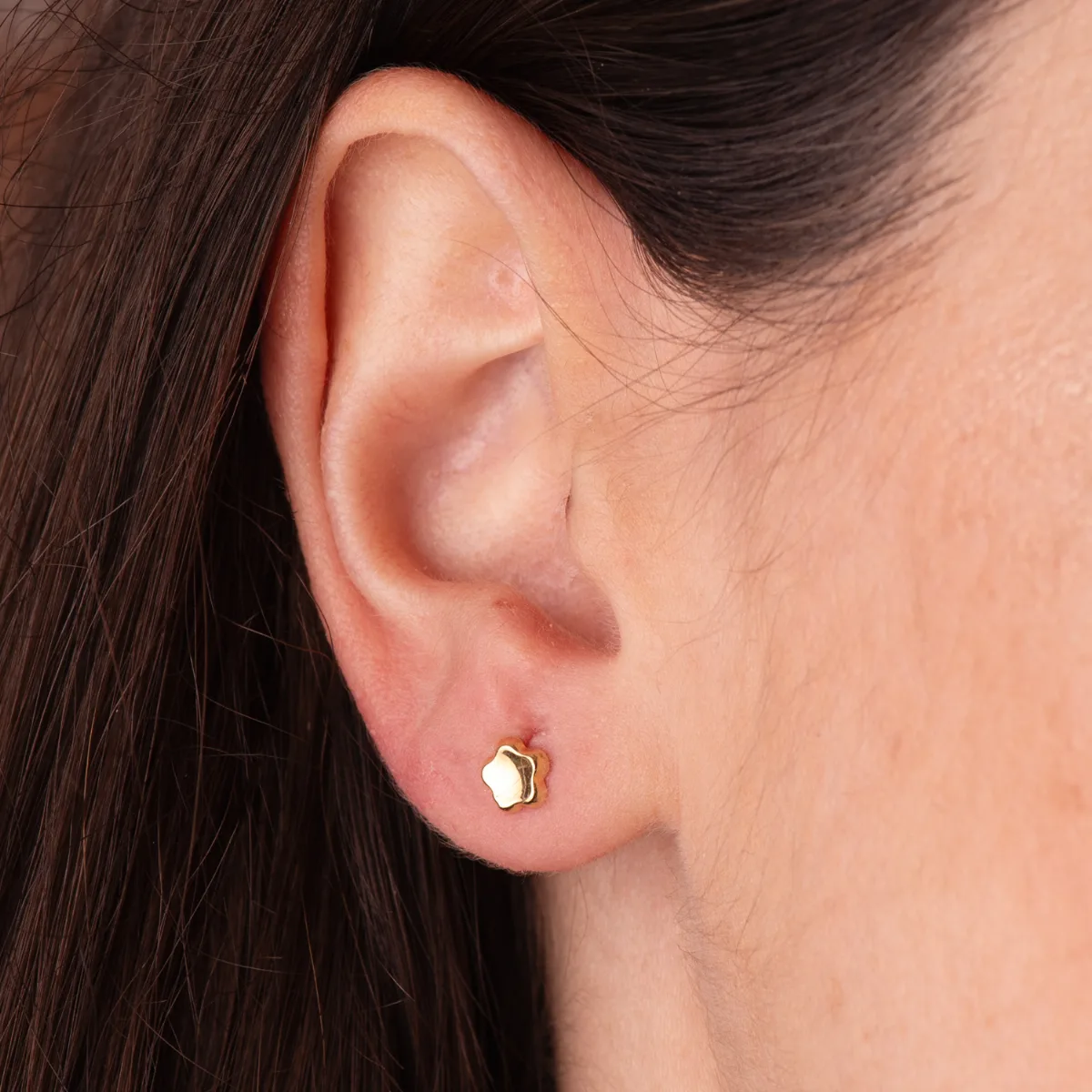 18K PENDIENTES ORO AMARILLO FLOR CONCAVO EN BRILLO 5X5 MM. CIERRE TUERCA — vista 2