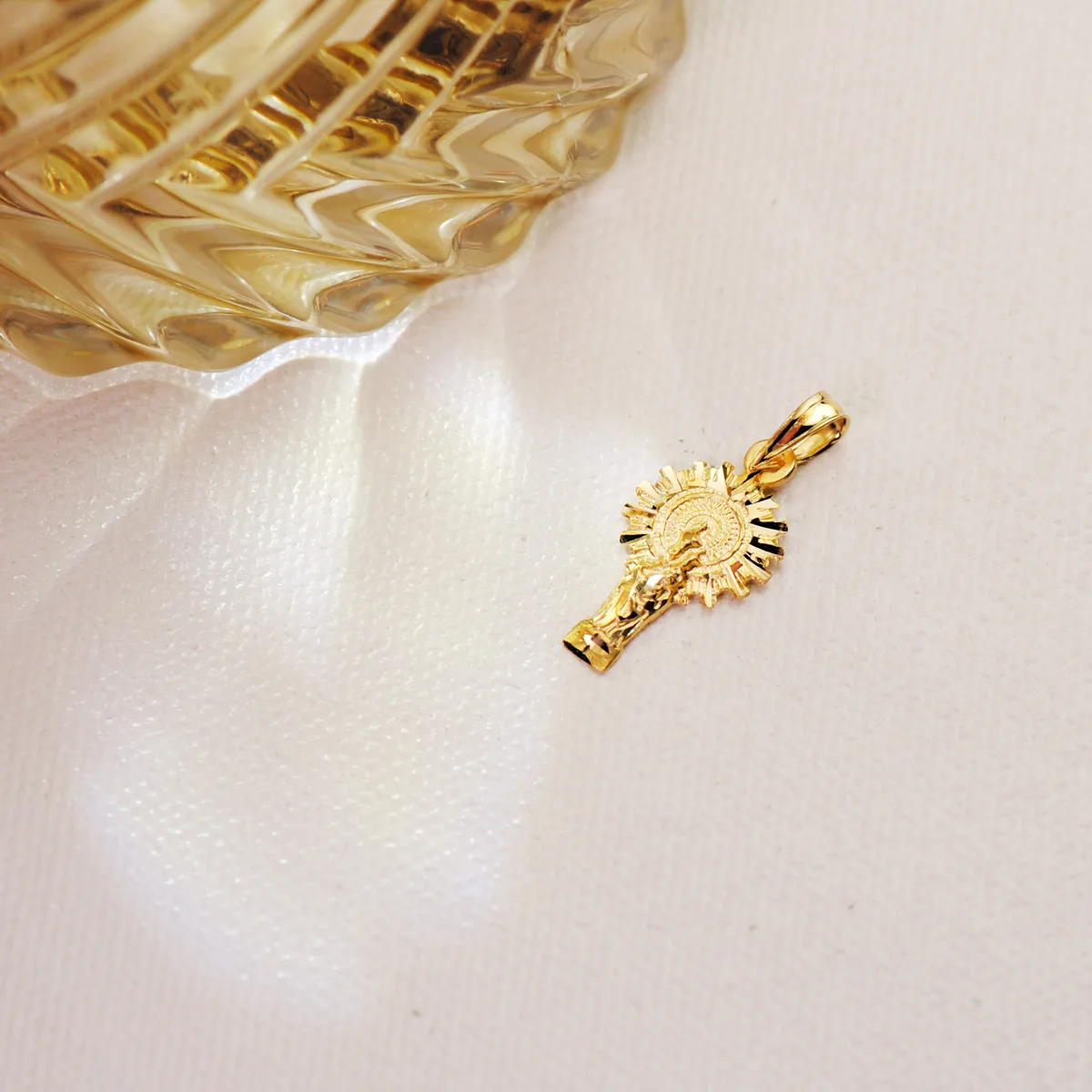 18K MEDALLA ORO AMARILLO VIRGEN DEL PILAR SILUETA 21X11 MM — vista 2