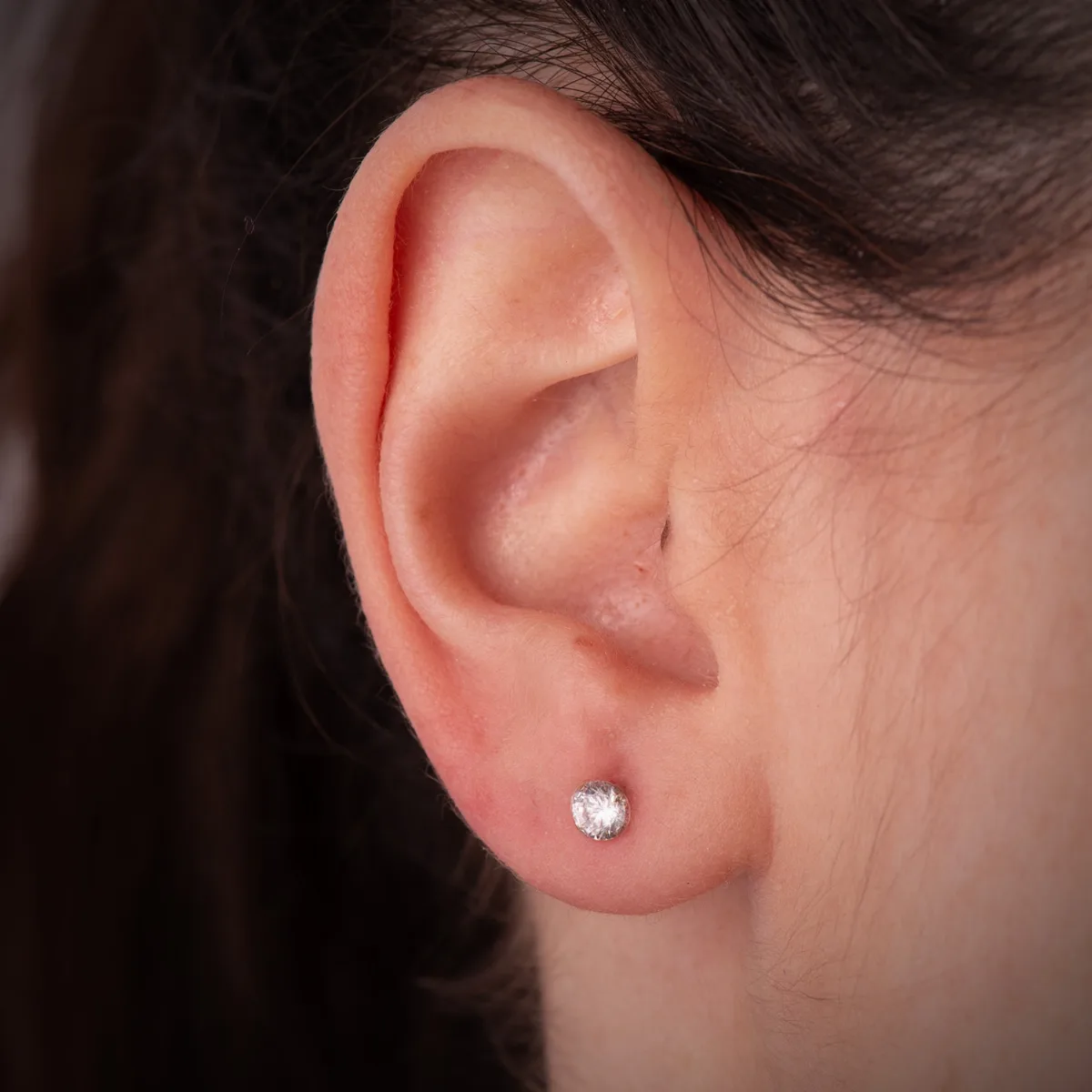 18K PENDIENTES ORO AMARILLO 4 GARRAS CON CIRCONITA. ANCHO: 4 MM CIERRE TUERCA — vista 2