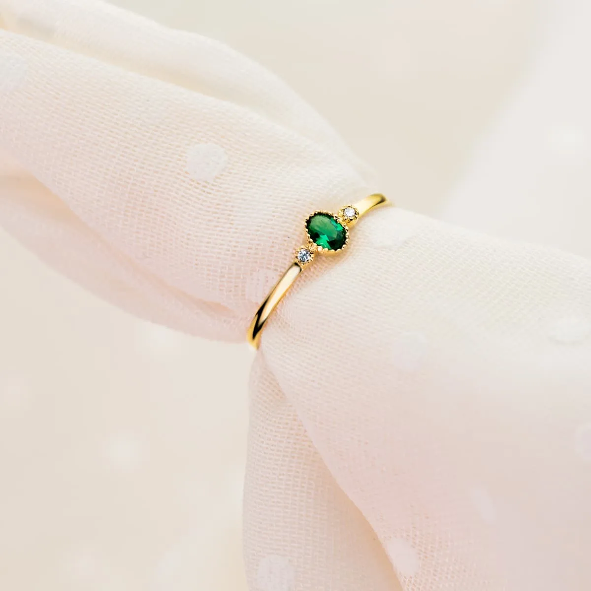 18K SORTIJA ORO AMARILLO PIEDRA VERDE Y CIRCONITA 4X3 MM ANCHO CUERPO 1.2 MM — vista 2
