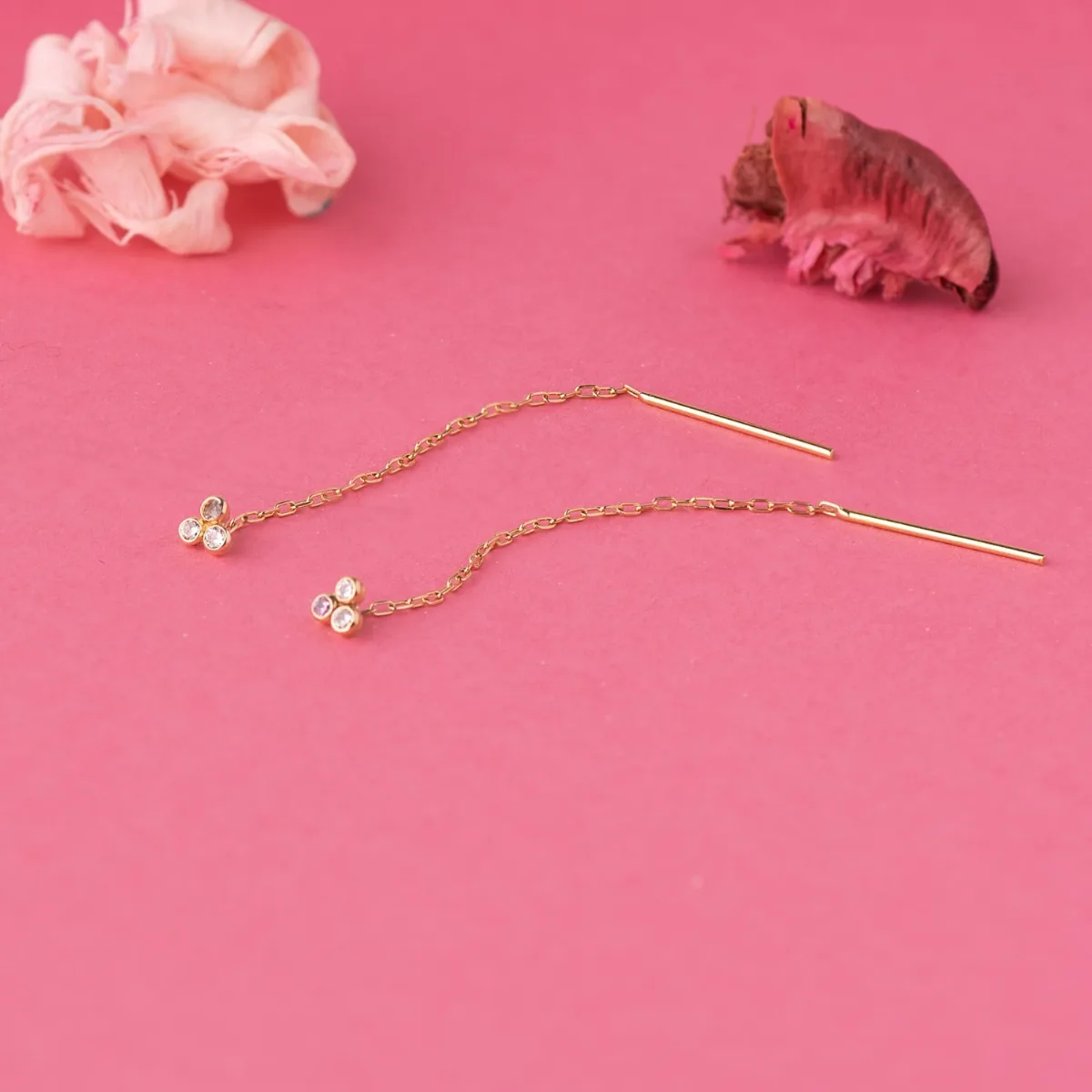 18K PENDIENTES ORO AMARILLO CON TRES CIRCONITA 3X3MM Y CADENA. LARGO: 56MM CIERRE PRESION — vista 2