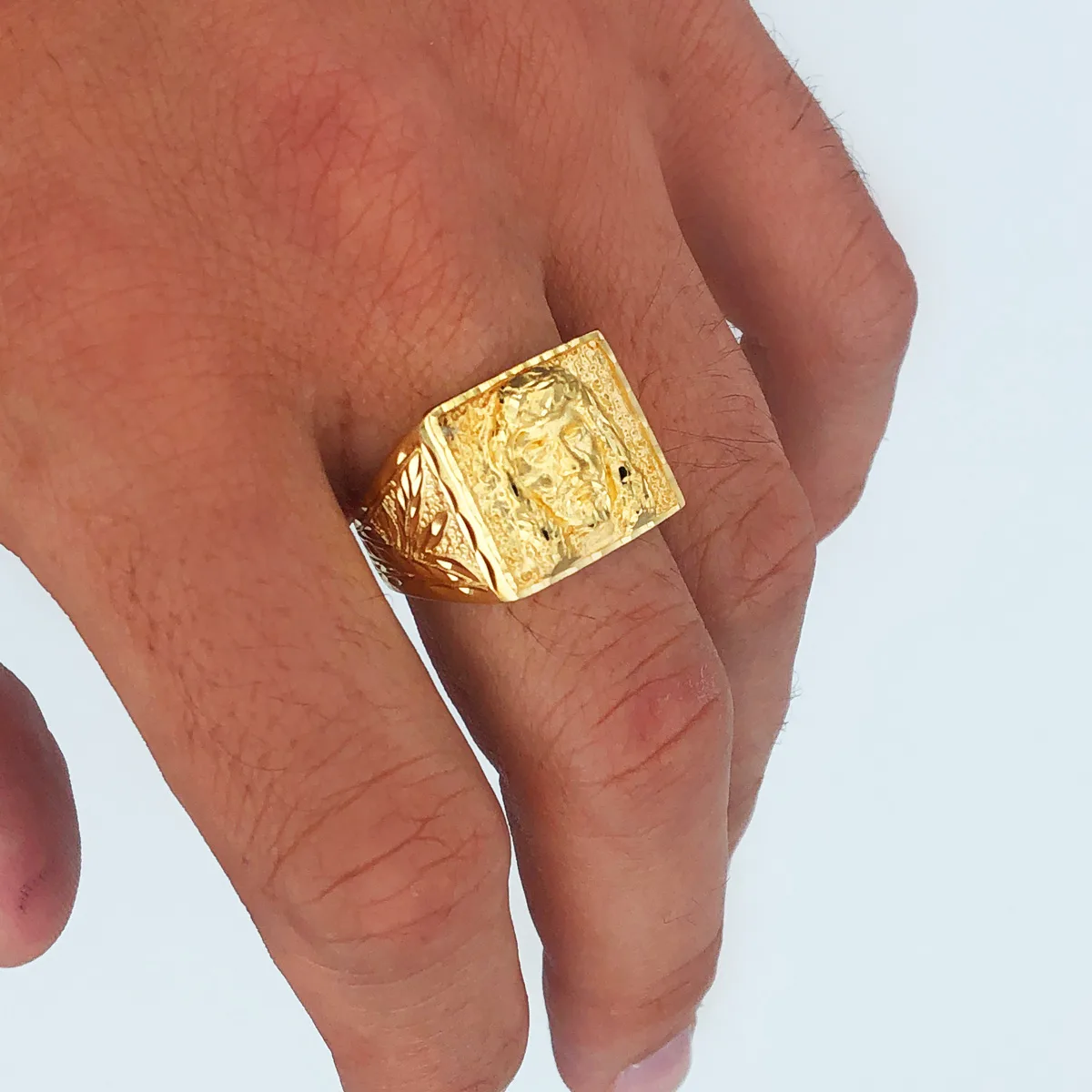 18K SELLO ORO AMARILLO MACIZO CAMARON TALLADO 16X18 MM — vista 3