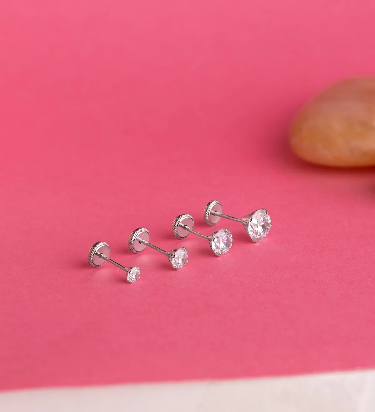 18K PENDIENTES ORO BLANCO 4 GARRAS CON CIRCONITA. ANCHO: 4 MM CIERRE TUERCA — vista 3