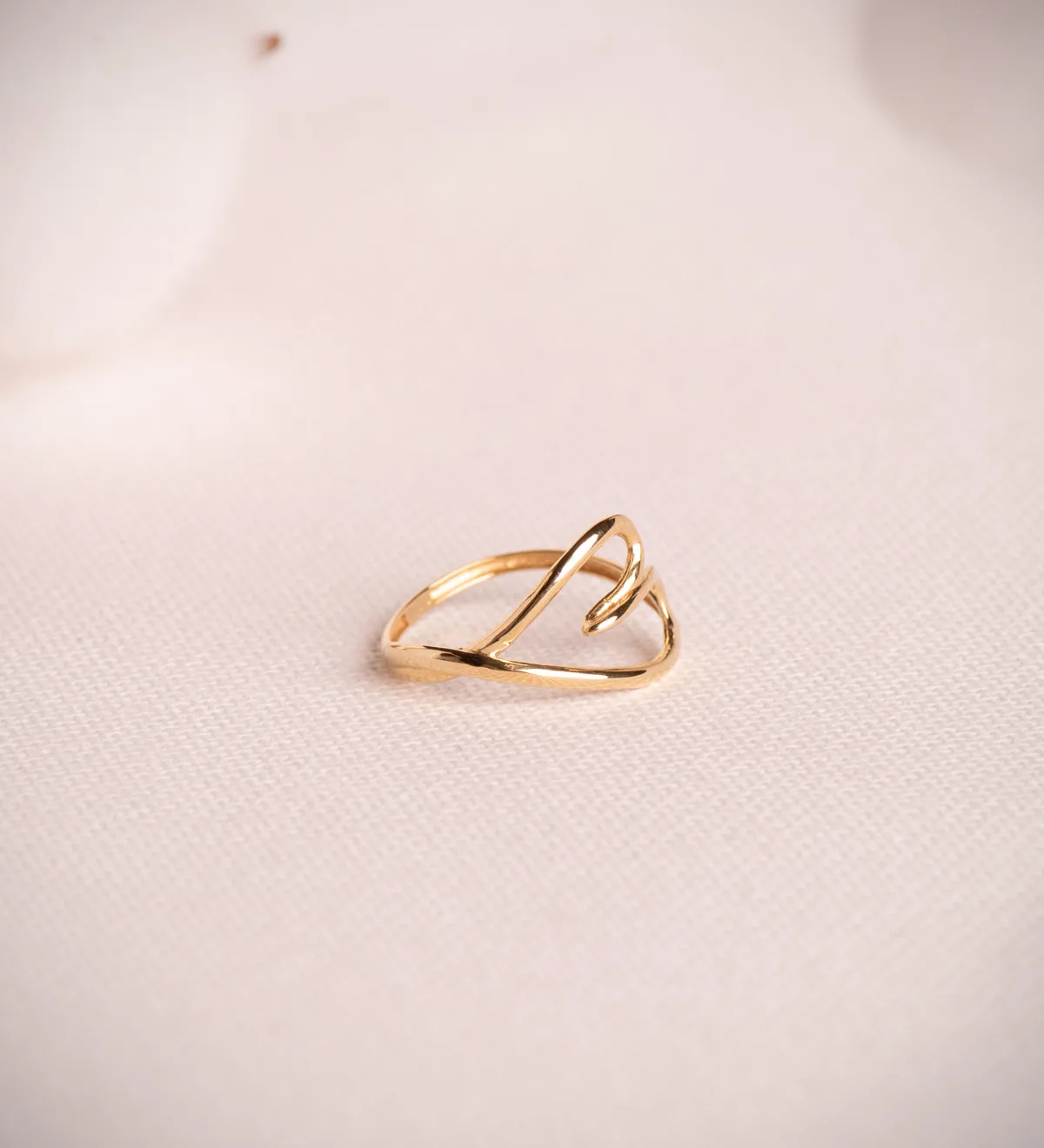18K SORTIJA ORO AMARILLO CORAZON CRUZADO EN BRILLO. ANCHO: 12 MM — vista 2