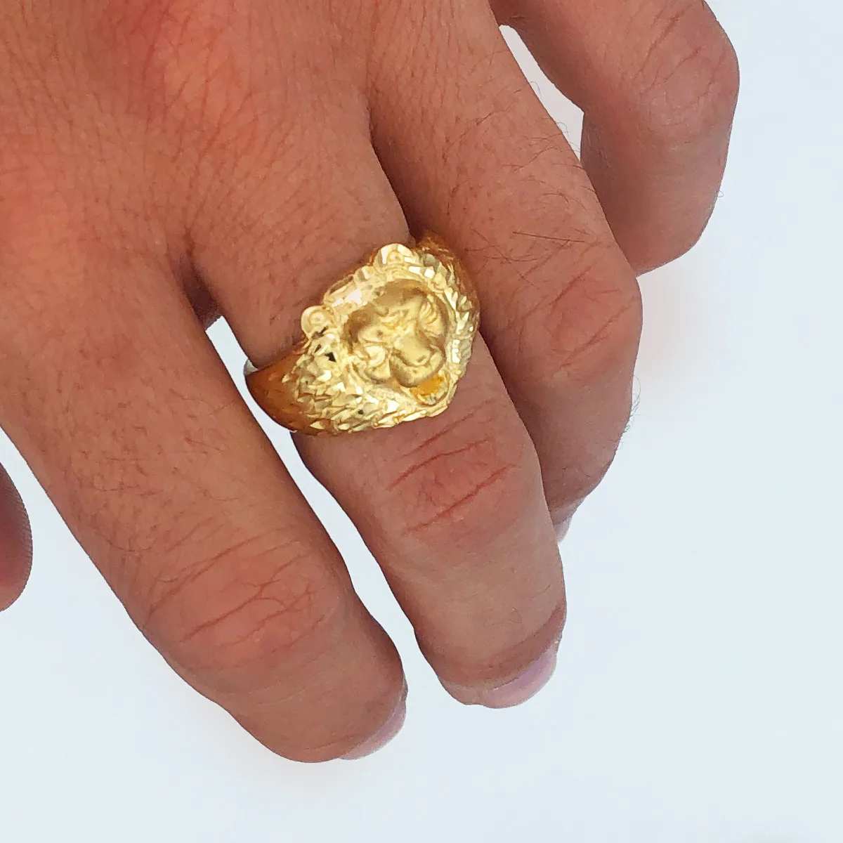 18K SELLO ORO AMARILLO LEON TALLADO ANCHO TOTAL 17 MM — vista 3