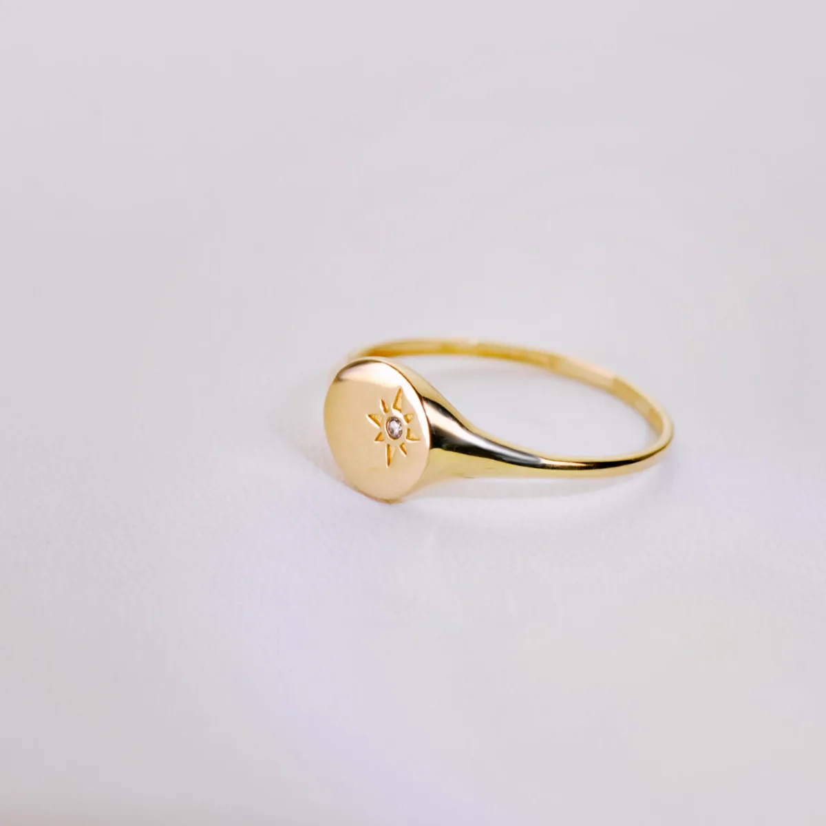 18K SELLO ORO AMARILLO MUJER CABEZA REDONDA CON CIRCONITA 8X8 MM — vista 2