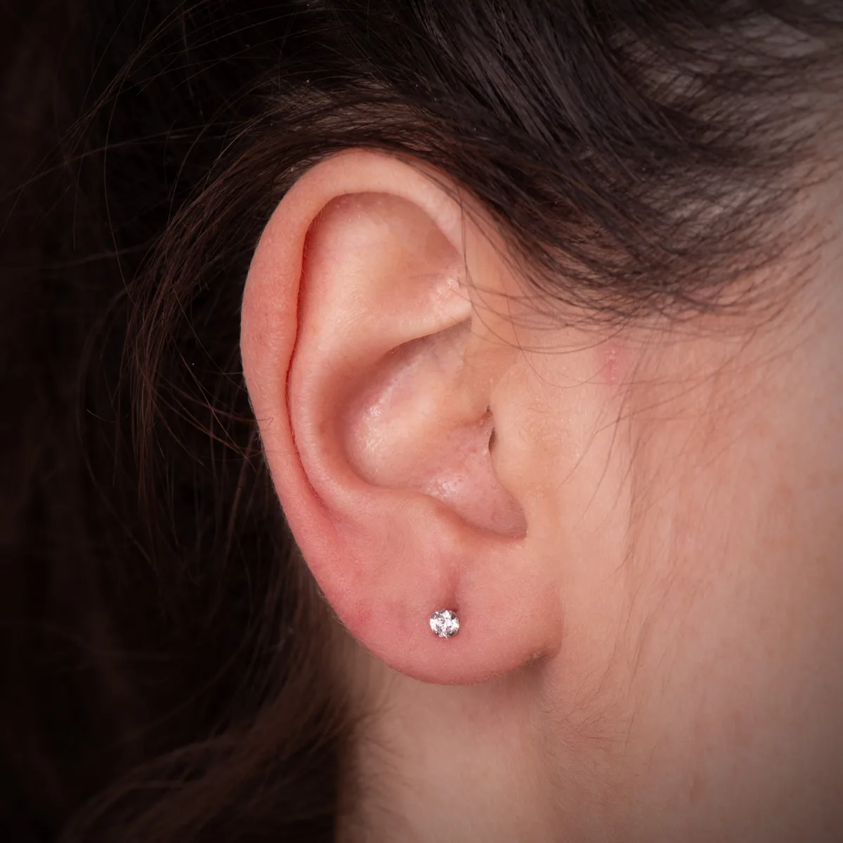 18K PENDIENTES ORO BLANCO 4 GARRAS CON CIRCONITA. ANCHO: 3 MM CIERRE TUERCA — vista 2