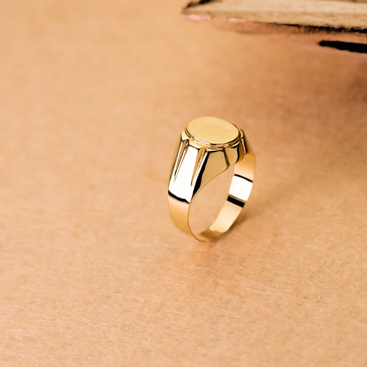 18K SELLO ORO AMARILLO CABALLERO HUECO OVAL LATERAL BRILLO. ZONA GRABADO: 11X9 MM — vista 2