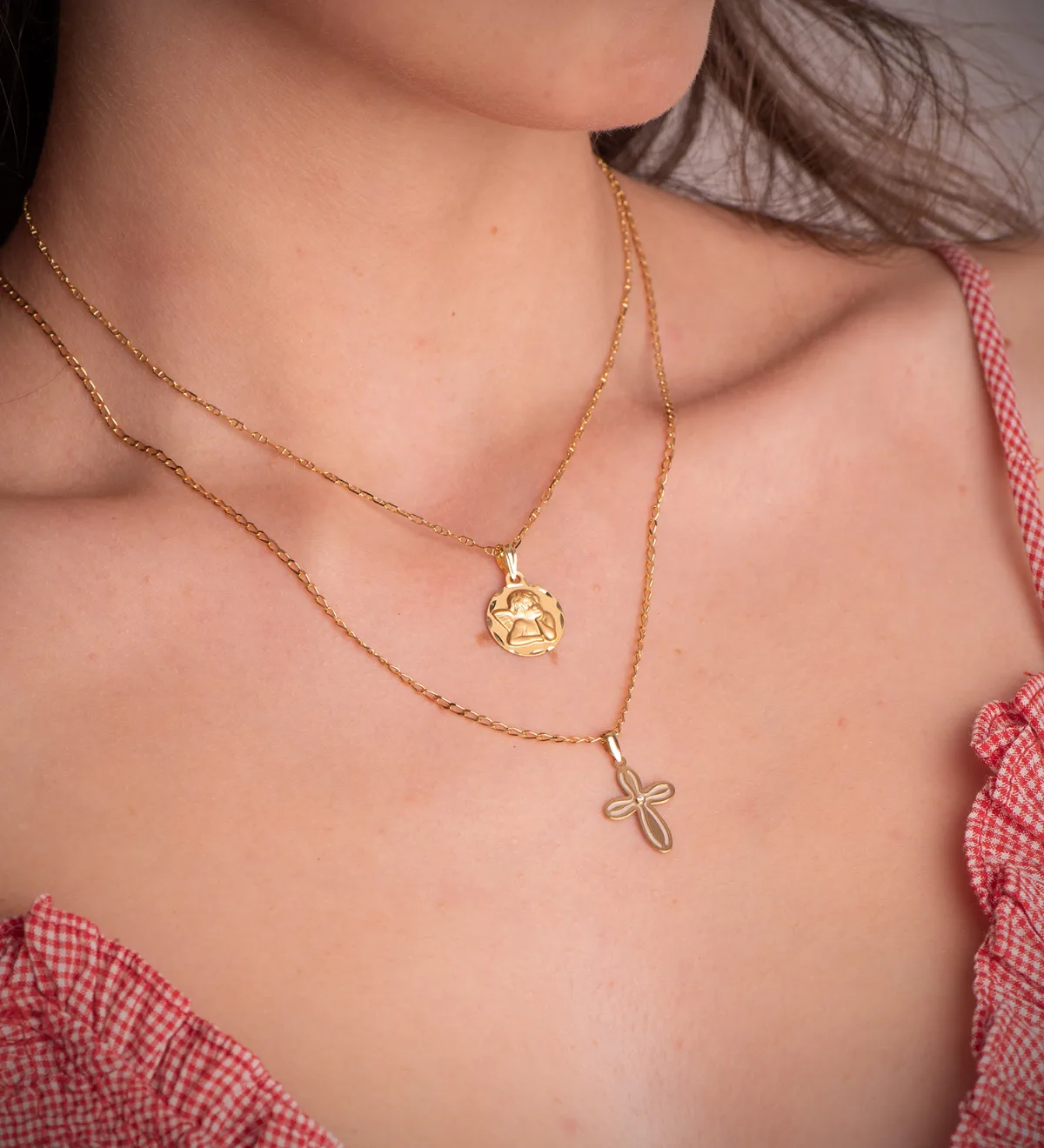 18K MEDALLA ORO AMARILLO REDONDA ANGELITO BURLON TALLADA 14 MM — vista 2