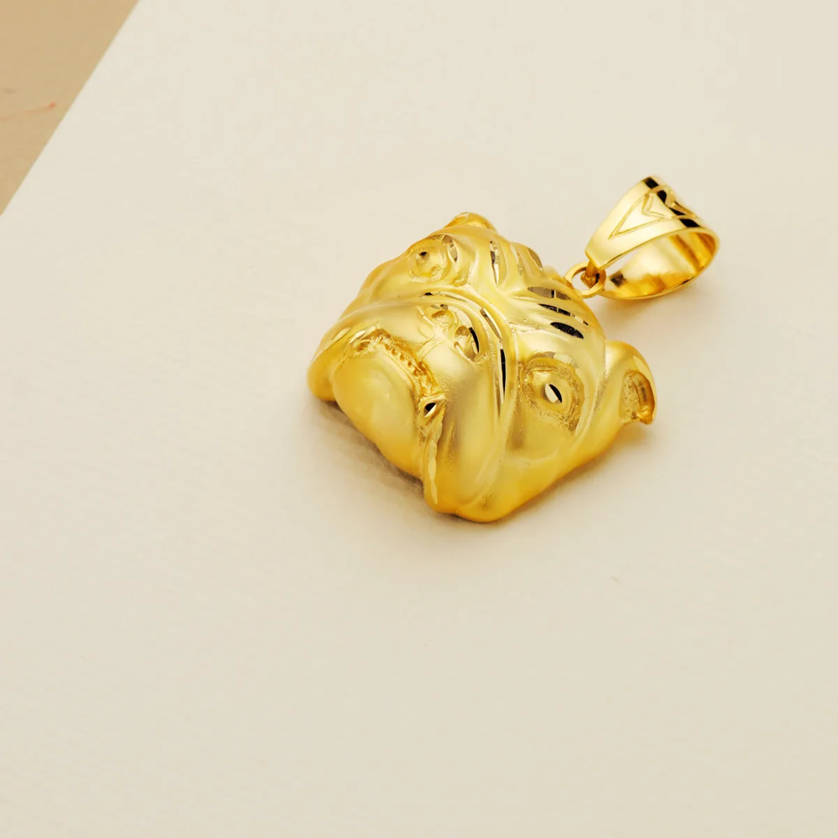 18K COLGANTE ORO AMARILLO CABEZA BULLDOG INGLES TALLADA 27X31 MM — vista 3