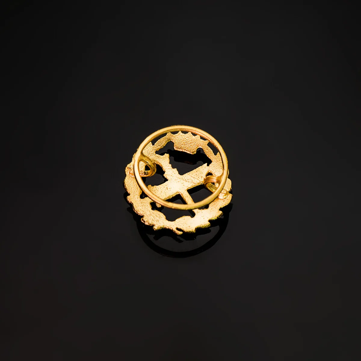 18K INSIGNIA ORO AMARILLO FILOSOFIA.  15 X 15 MM — vista 3