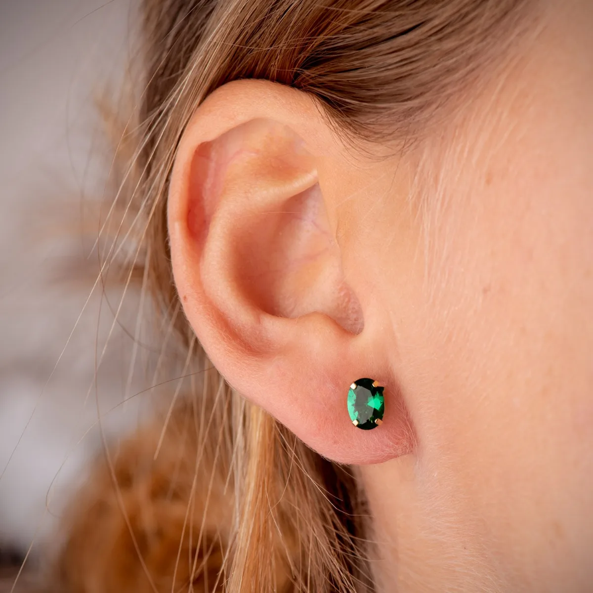 18K PENDIENTES ORO AMARILLO OVAL PIEDRA VERDE 7 X 5 MM. CIERRE PRESION — vista 2