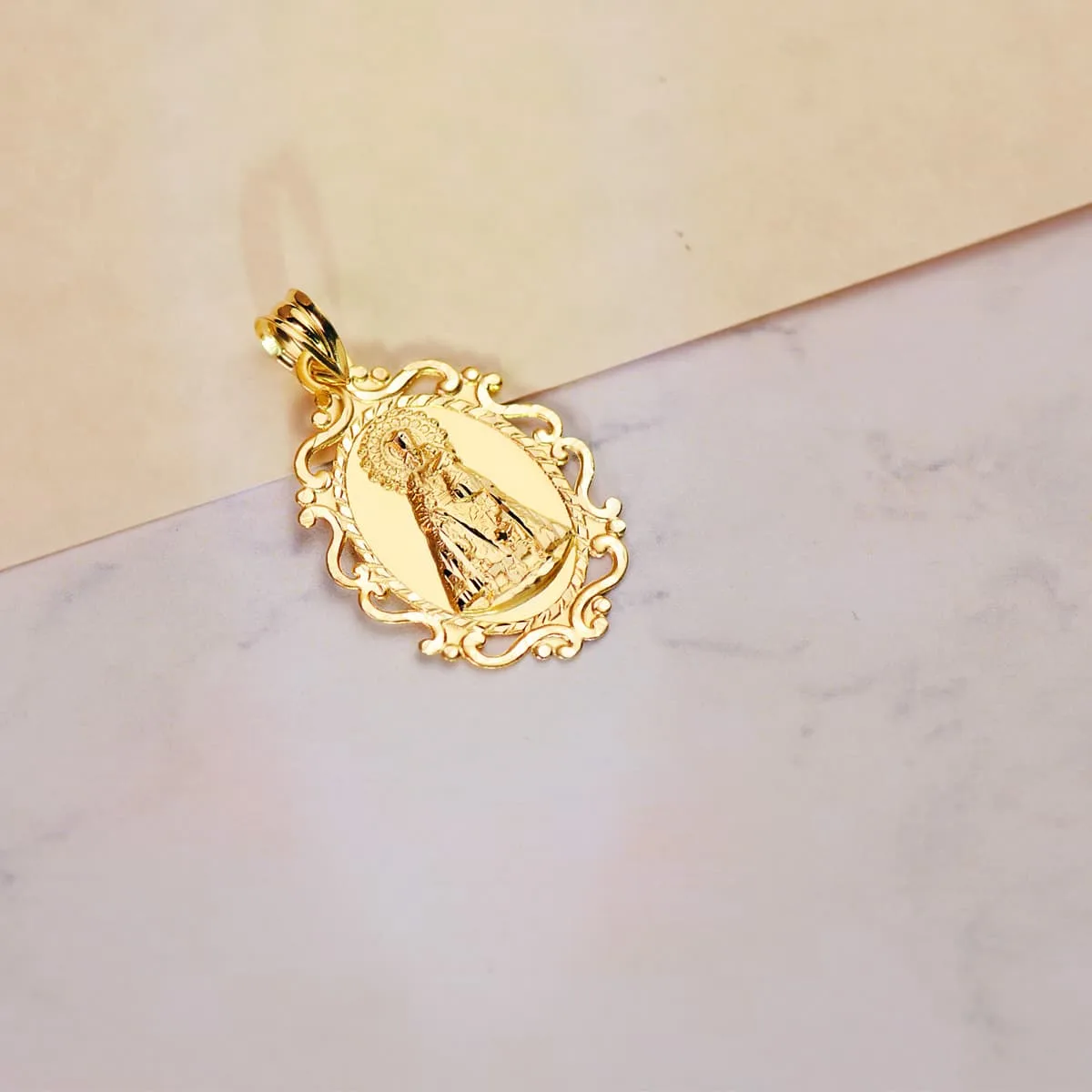 18K MEDALLA ORO AMARILLO VIRGEN DE LOS DESAMPARADOS CERCO 31X21 MM — vista 2