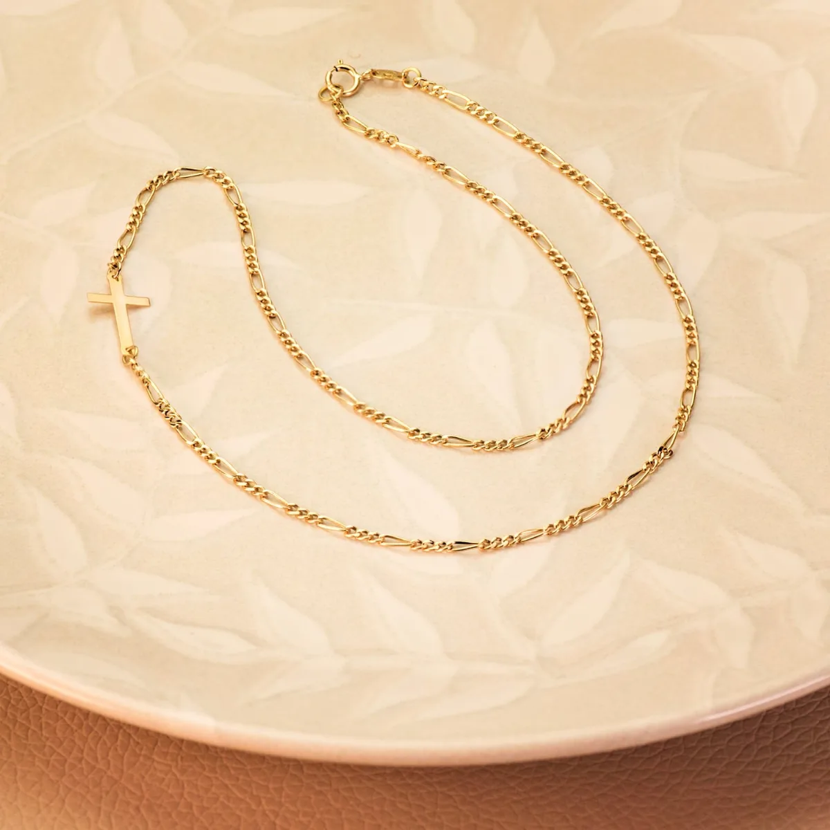 18K GARGANTILLA ORO AMARILLO CON CRUZ Y CADENA CARTIER LARGO: 42CM — vista 2