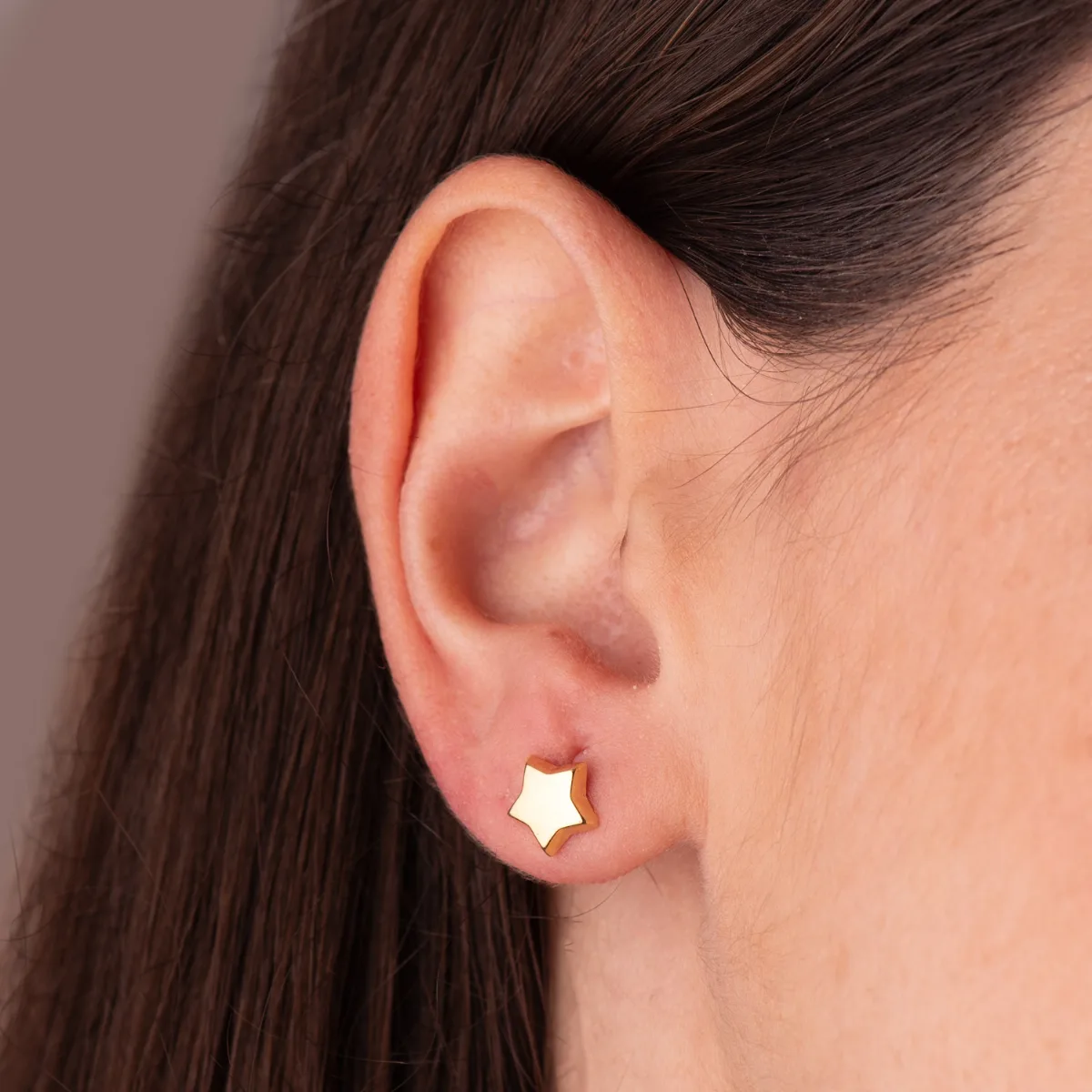18K PENDIENTES ORO AMARILLO ESTRELLA LISA 8X8 MM. CIERRE PRESION — vista 2
