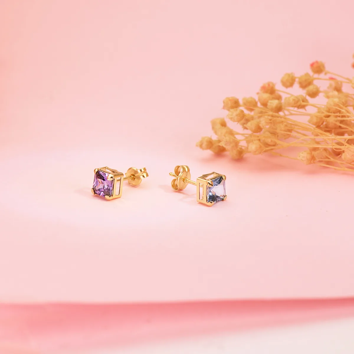 18K PENDIENTES ORO AMARILLO CUADRADOS PIEDRA COLOR AMATISTA 5,5 X 5,5 MM. CIERRE PRESION — vista 2