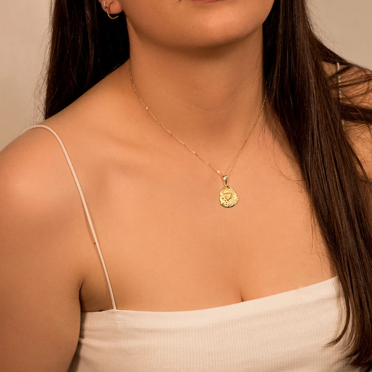 18K MEDALLA ORO AMARILLO VIRGEN DE LA MACARENA SILUETA 20X17 MM — vista 3