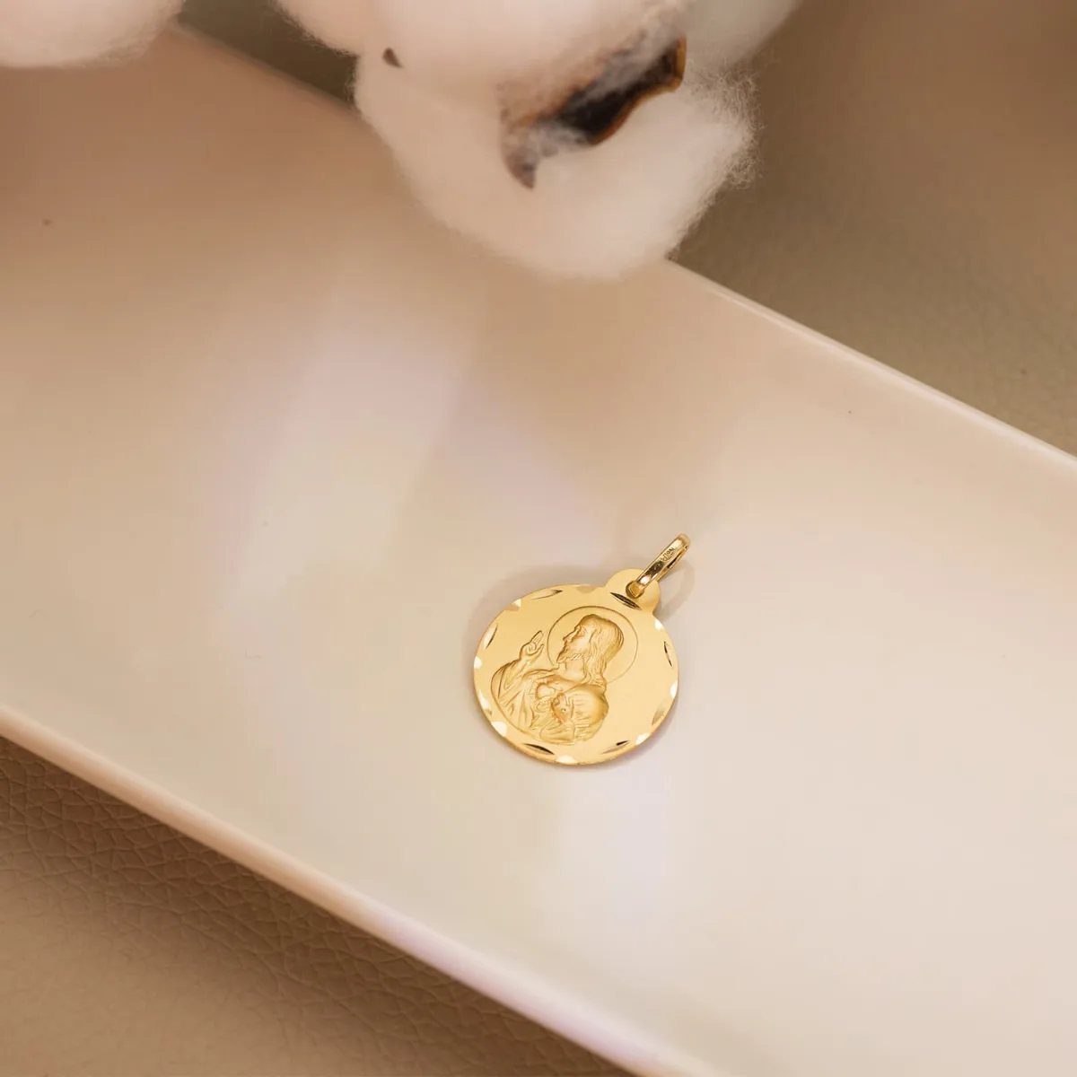 18K MEDALLA ORO AMARILLO CRISTO SAGRADO CORAZON DE JESUS TALLADA 20 MM — vista 2