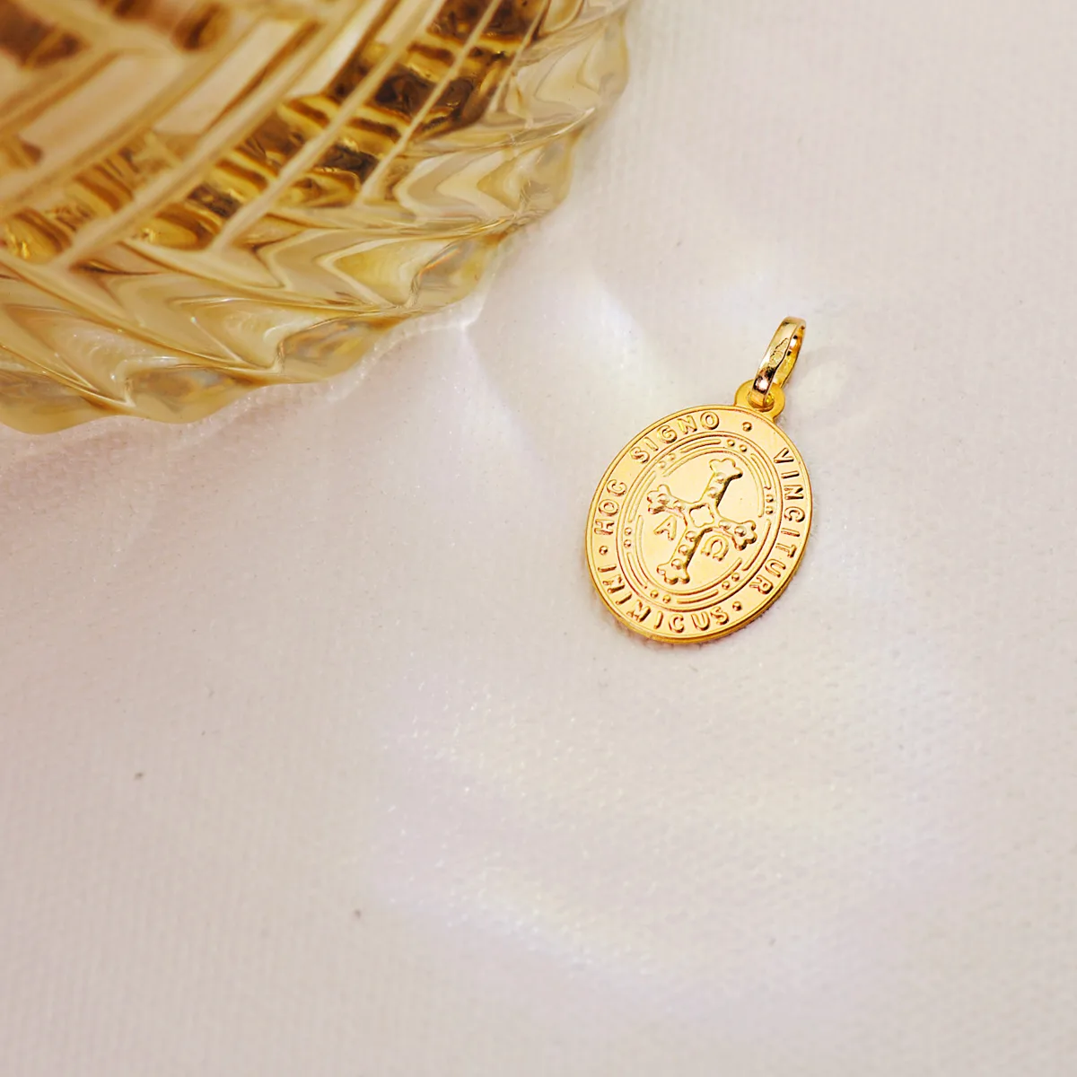 18K MEDALLA ORO AMARILLO ESCAPULARIO ORO AMARILLO VIRGEN COVADONGA Y CRUZ DE LA VICTORIA 20X14 MM — vista 3
