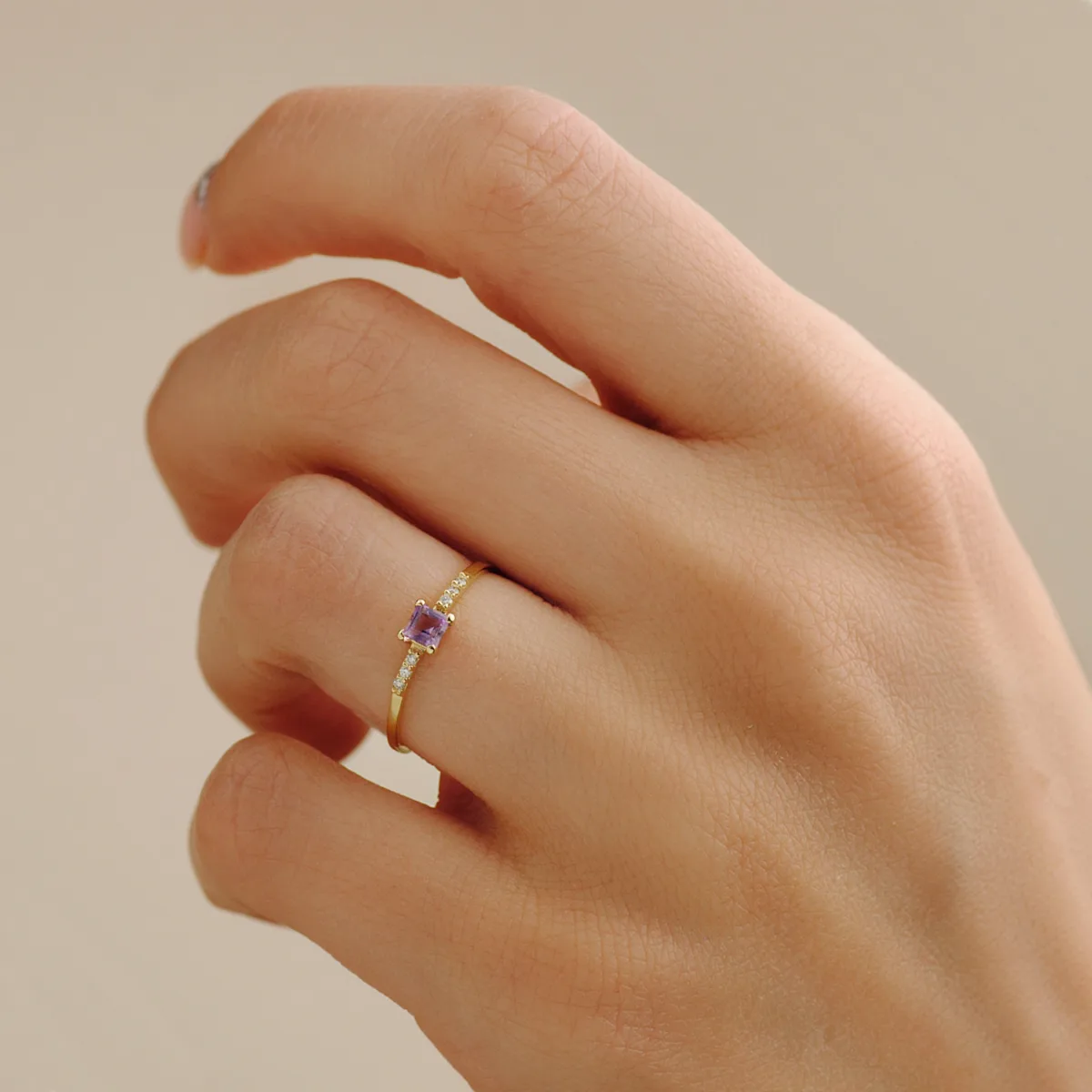 18K SORTIJA ORO AMARILLO 6 DIAMANTES 0.030QTS. G-VS2. PIEDRA 3X3MMCUERPO 1 MM — vista 2