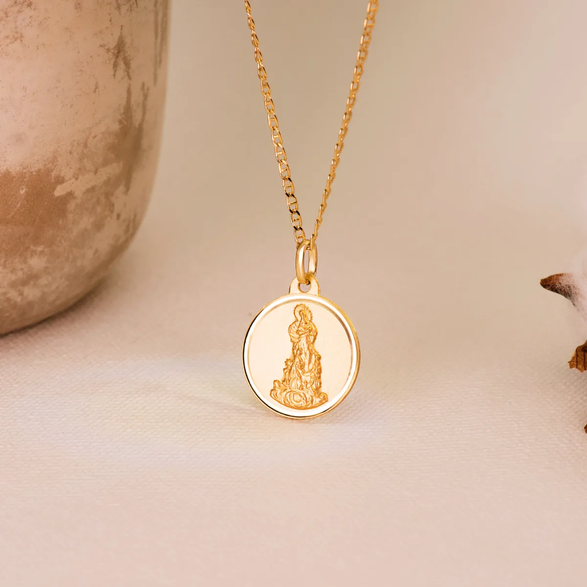 18K MEDALLA ORO AMARILLO VIRGEN DEL SALIENTE 18 MM — vista 2
