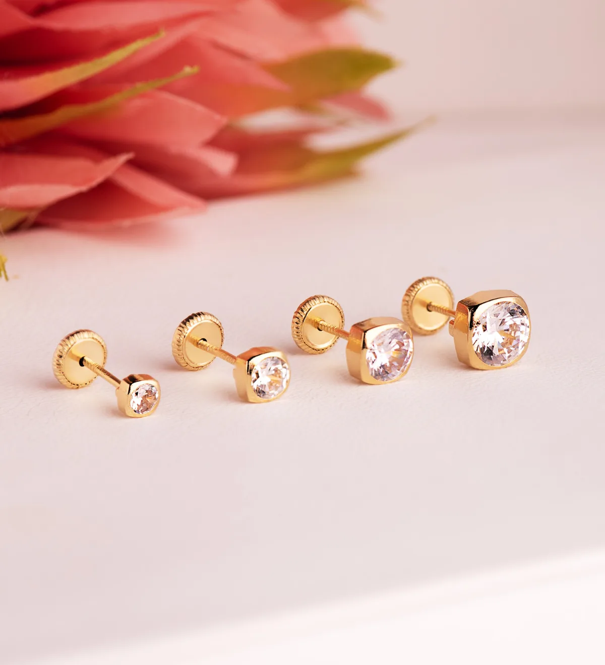 18K PENDIENTES ORO AMARILLO CHATON CUADRADOS CON CIRCONITA. MEDIDA: 3X3MM. CIERRE TUERCA — vista 3